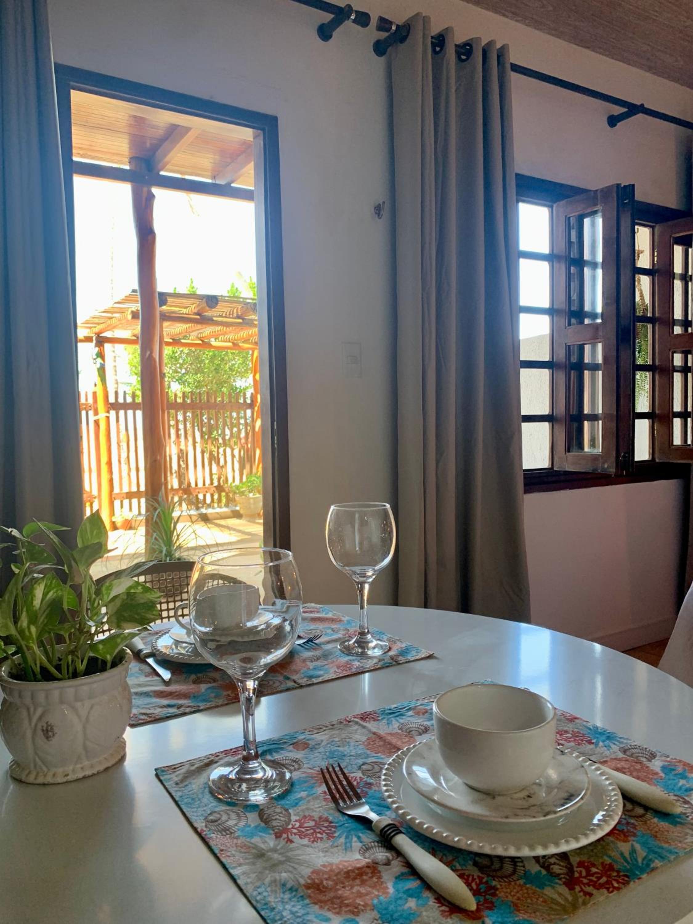 Suíte frente mar com cozinha e quintal pés na areia