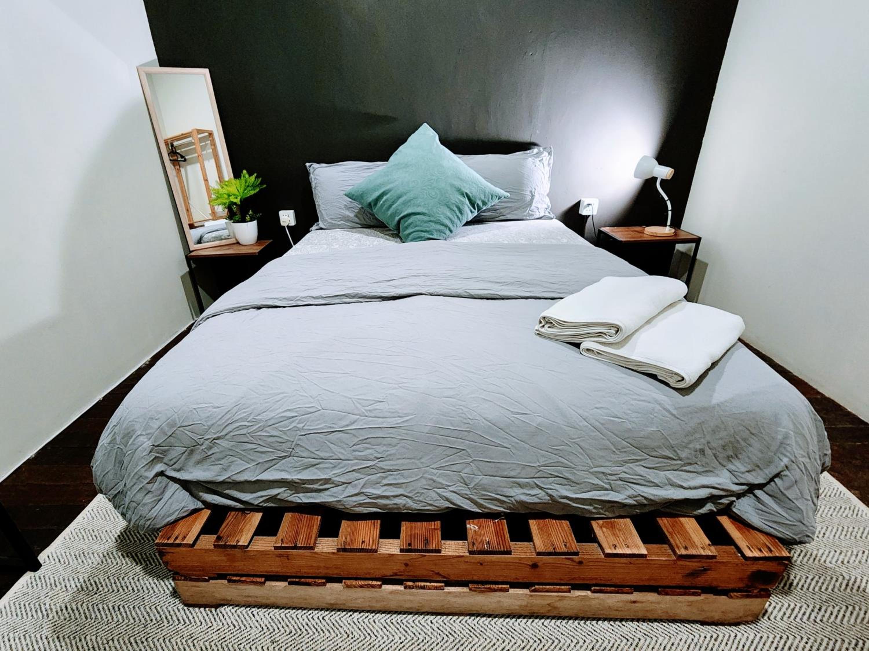 Upspot Kuching Waterfront Premium Hostel