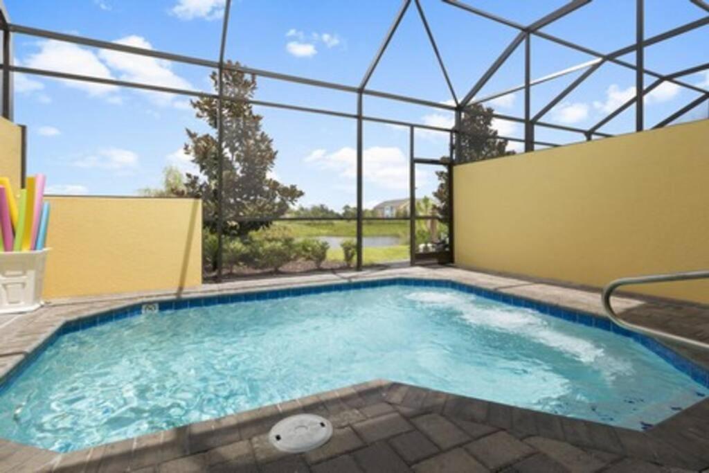 Universal 3BR Townhome with Pool