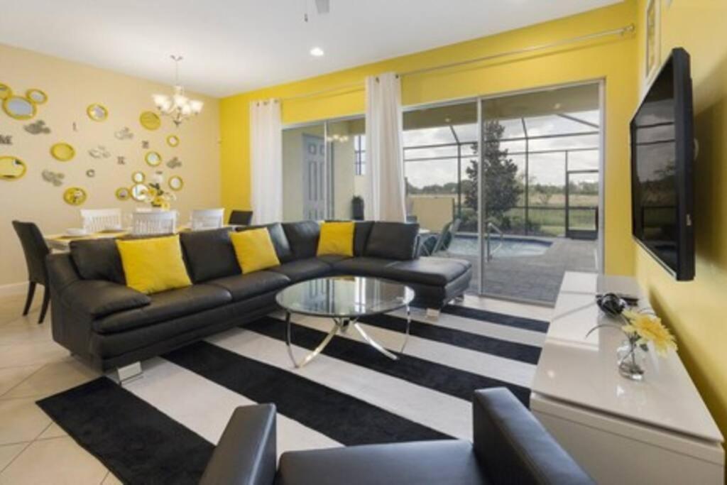 Universal 3BR Townhome with Pool