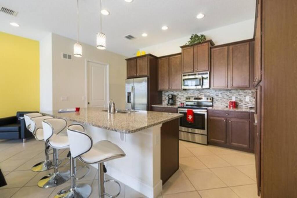 Universal 3BR Townhome with Pool