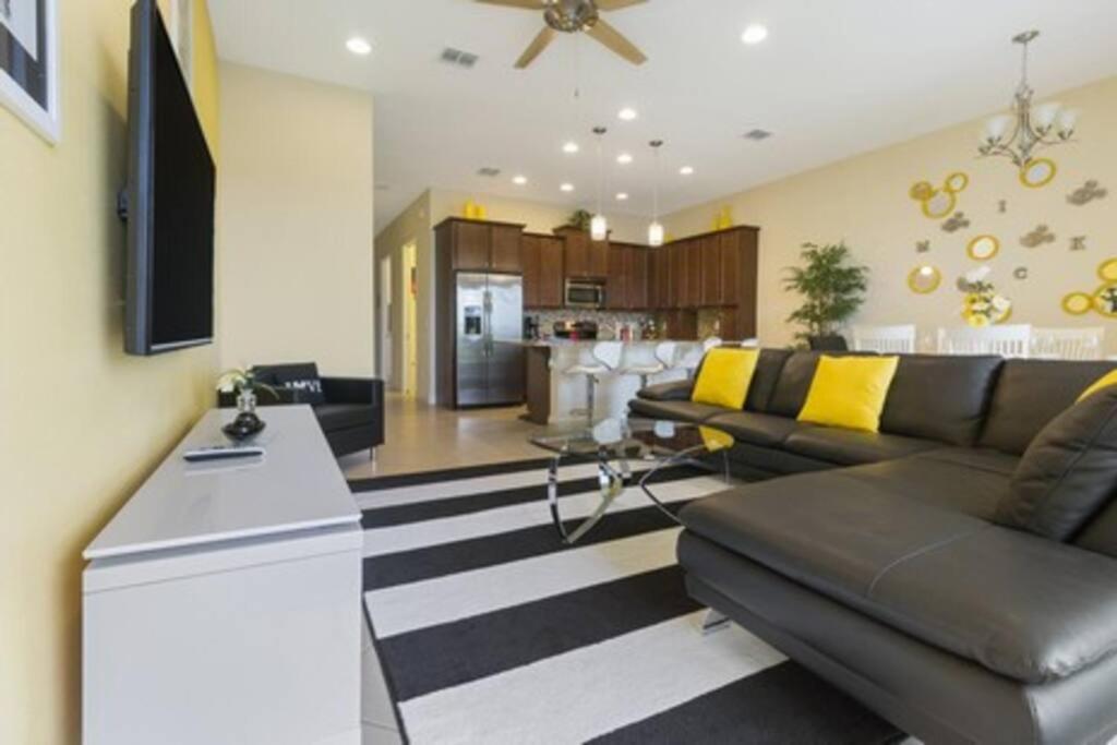 Universal 3BR Townhome with Pool
