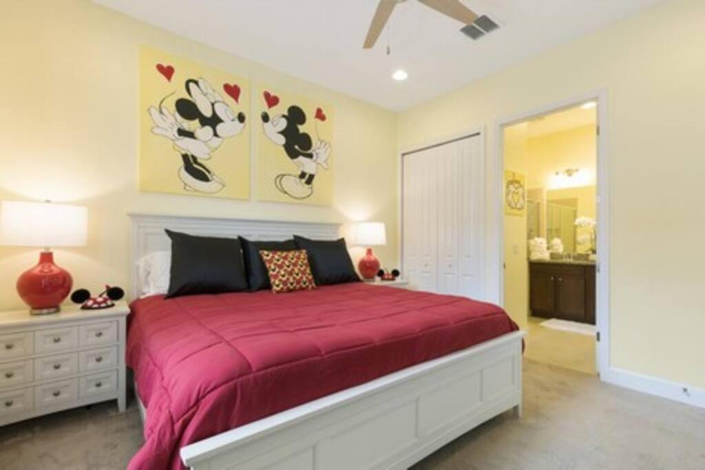 Universal 3BR Townhome with Pool