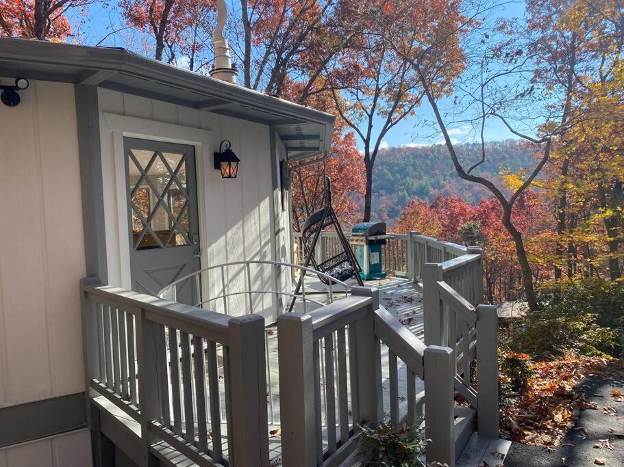 Montreat Round House - mountain views, renovated view 3