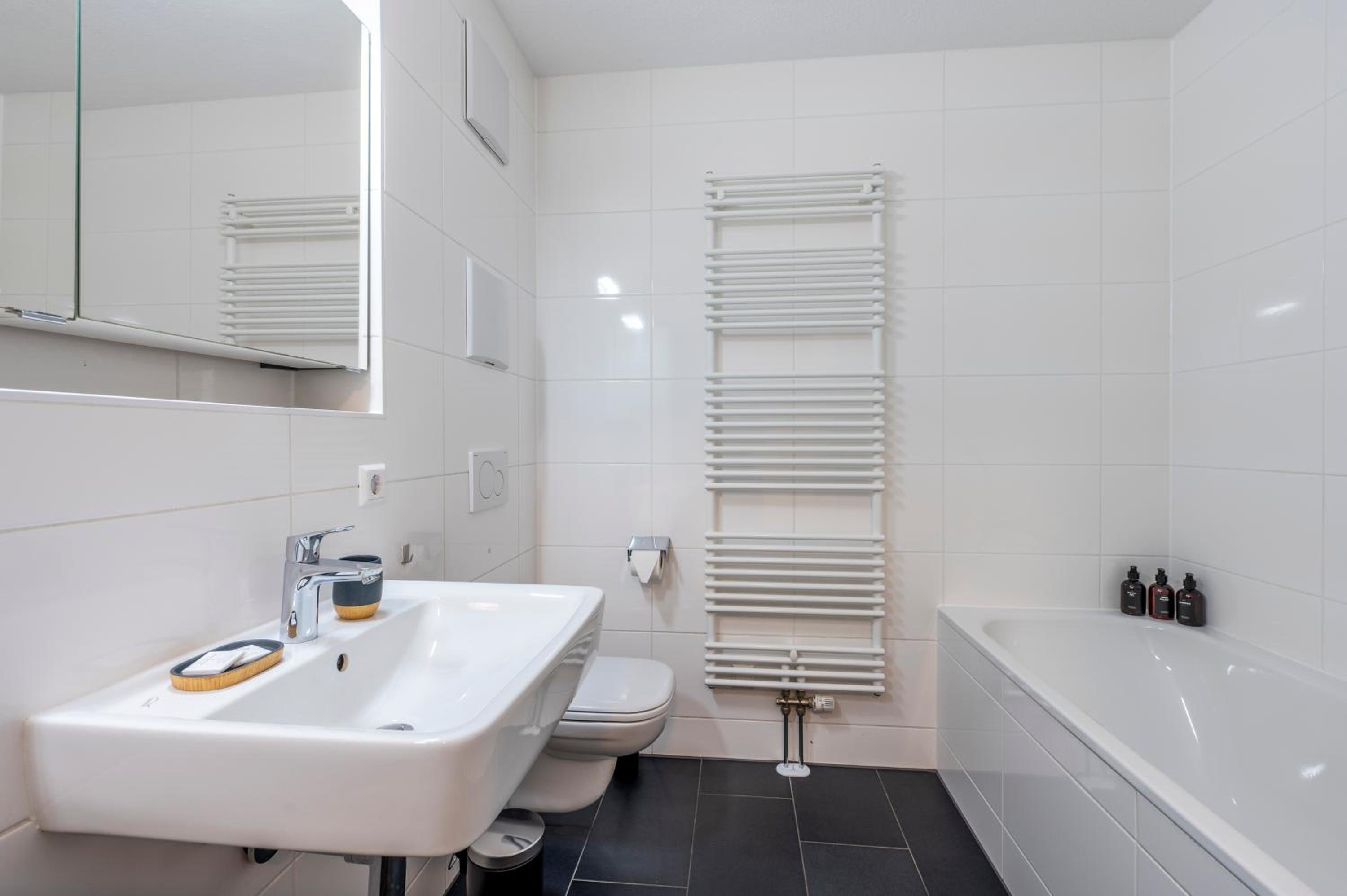 EXQUIS 4BR Design Apart-Haus I 2 Parken I Balkon