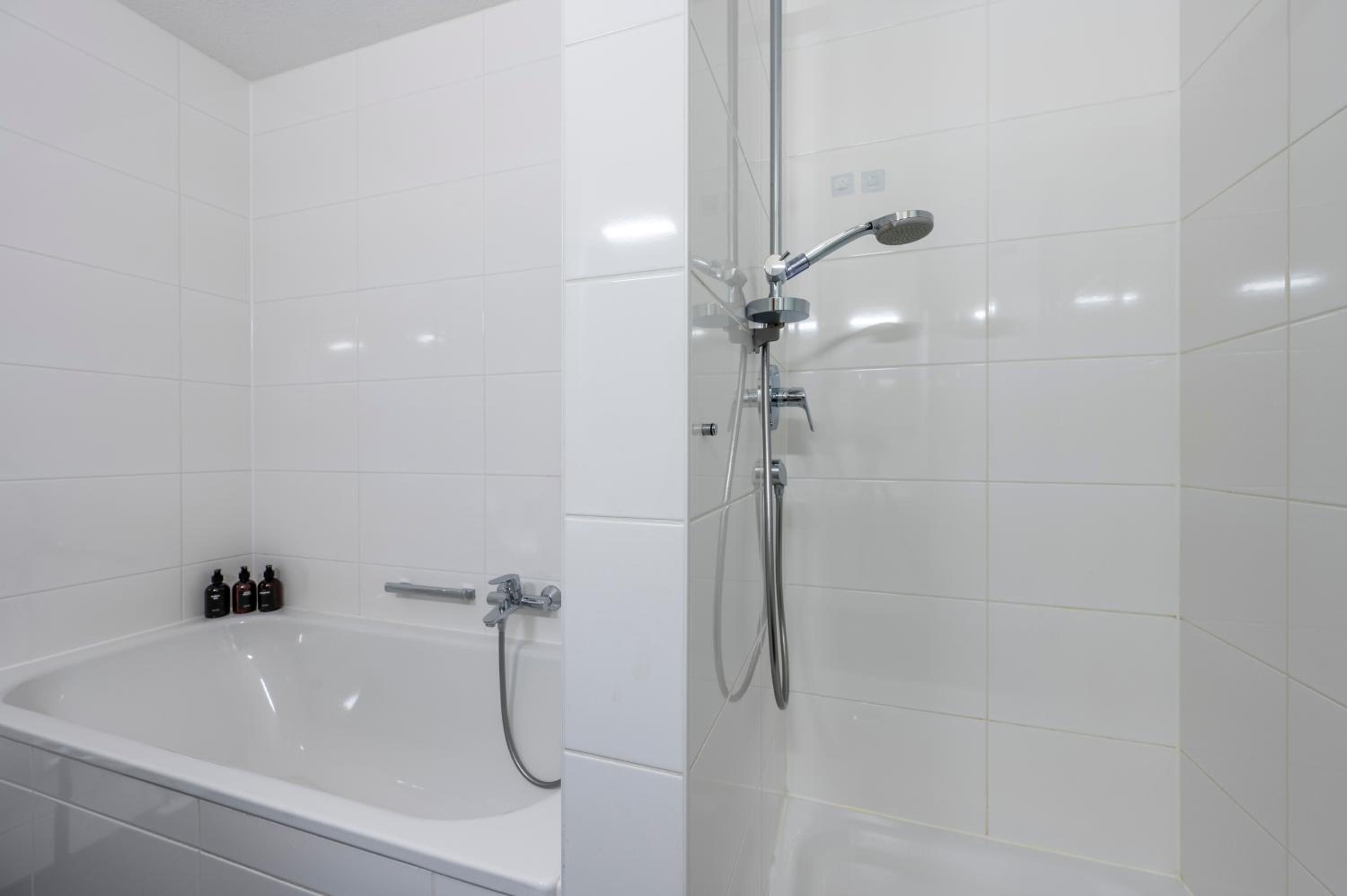 EXQUIS 4BR Design Apart-Haus I 2 Parken I Balkon