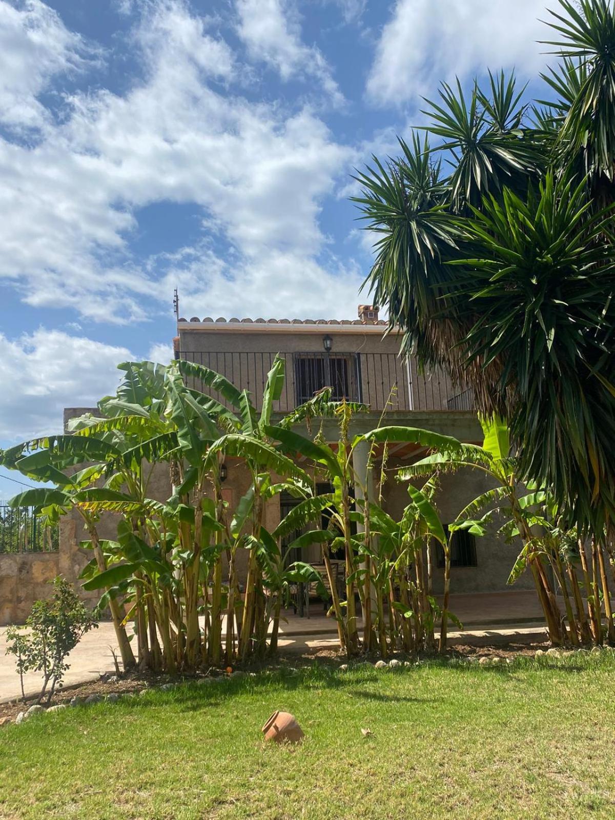 Los Almendros