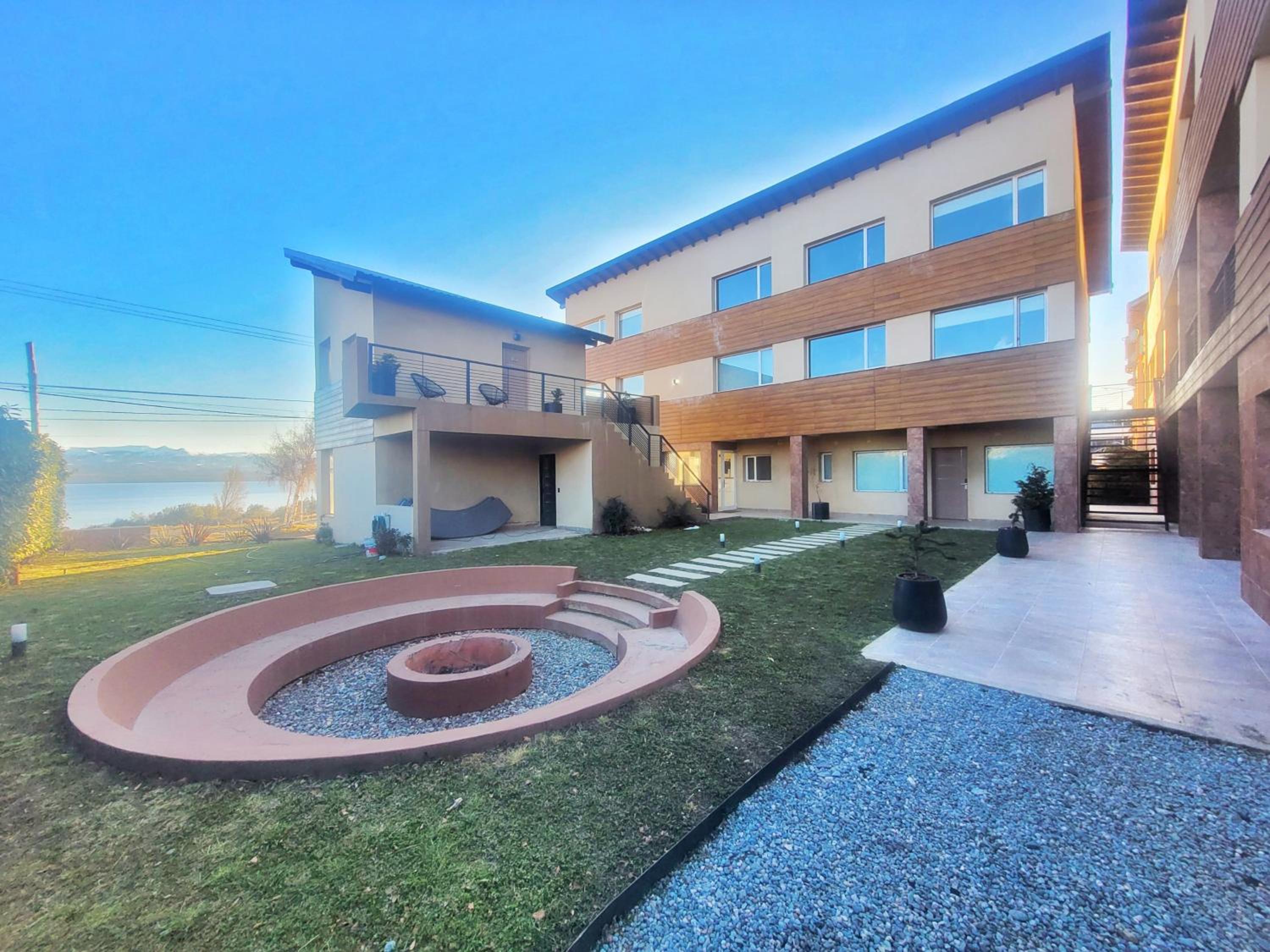 Hotel Las Victorias Suites Bariloche - Image 1