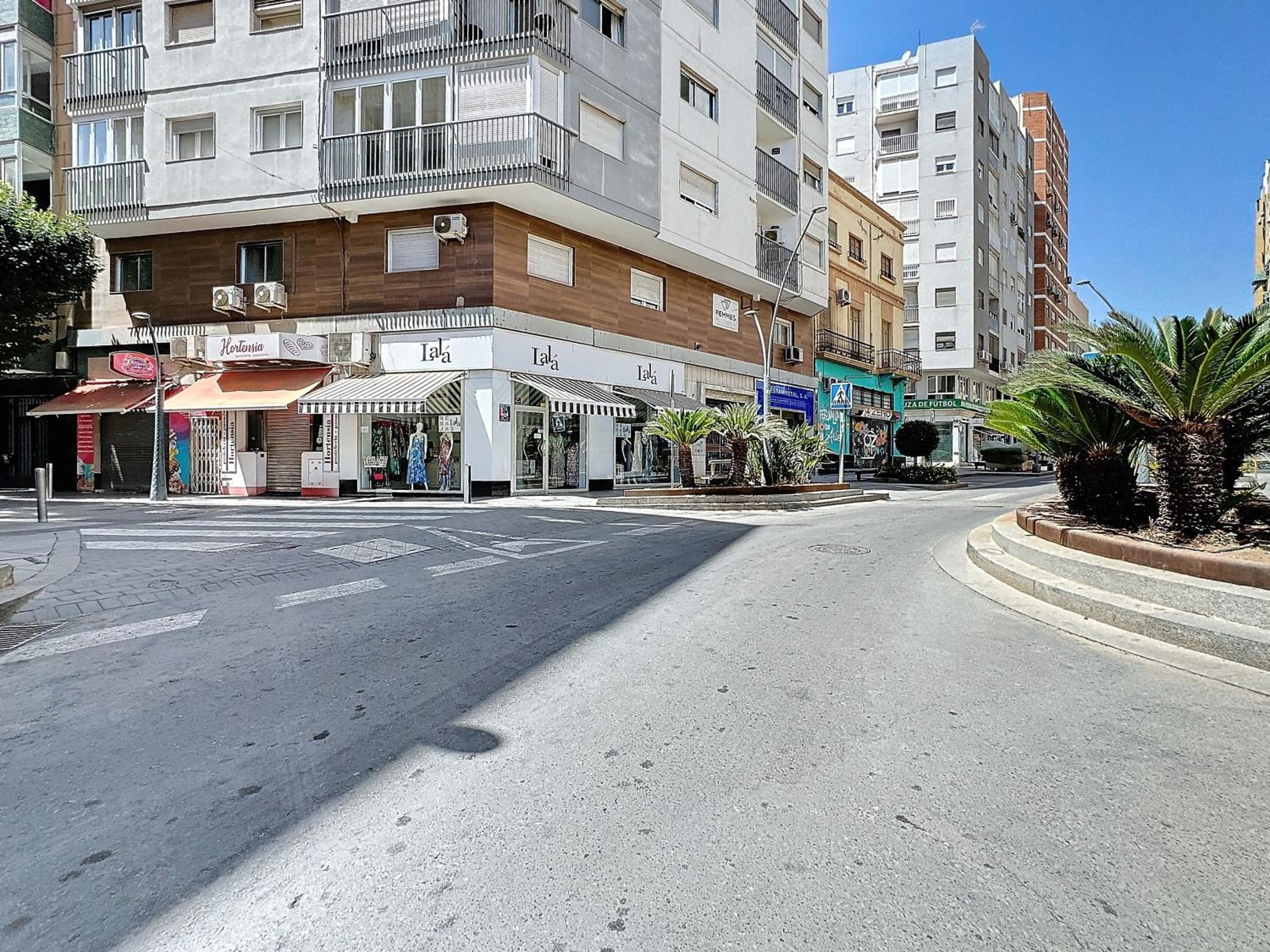 Apartamento 4 dormitorios Parking incluido.