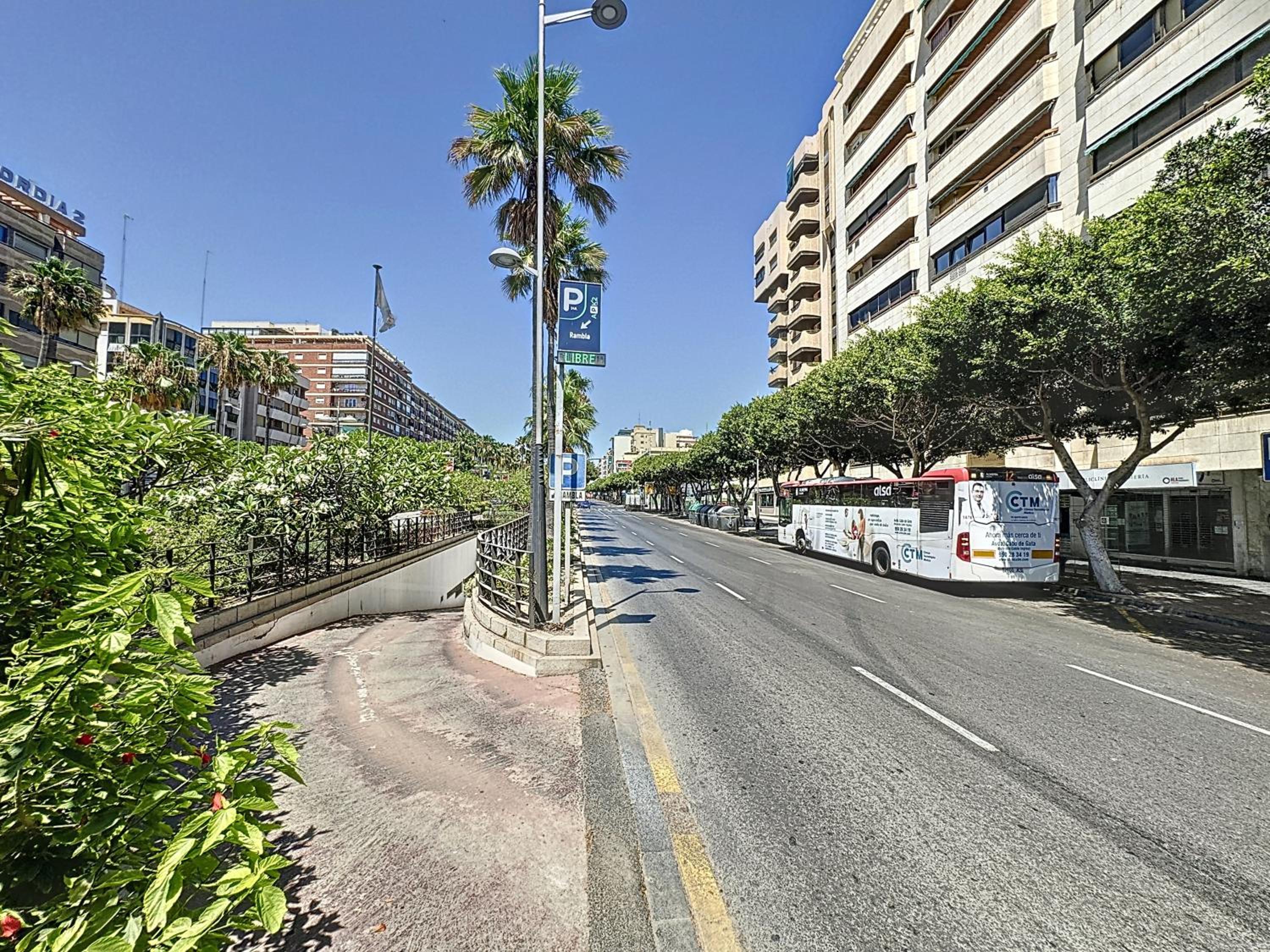 Apartamento 4 dormitorios Parking incluido.