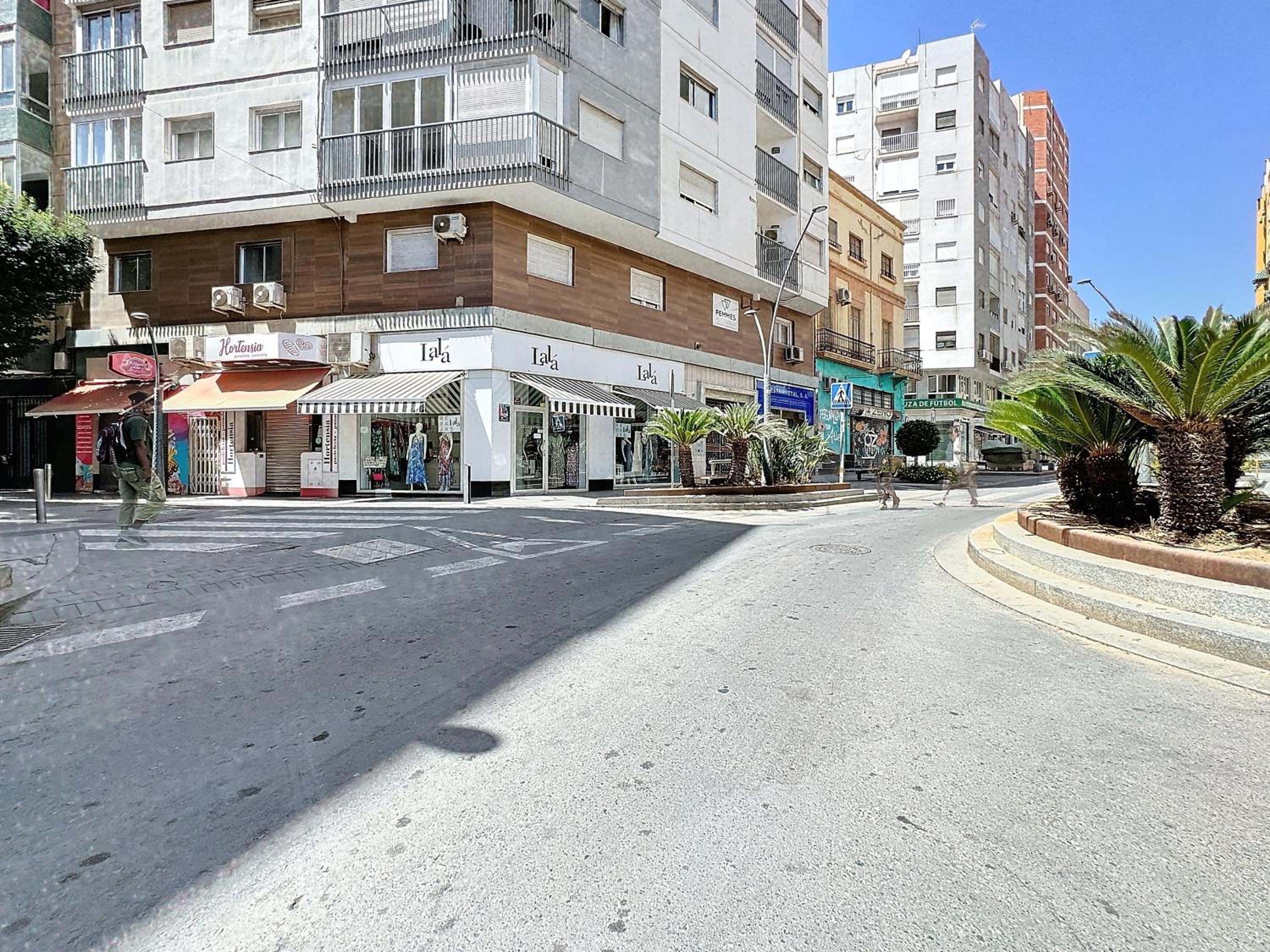 Apartamento 4 dormitorios Parking incluido.