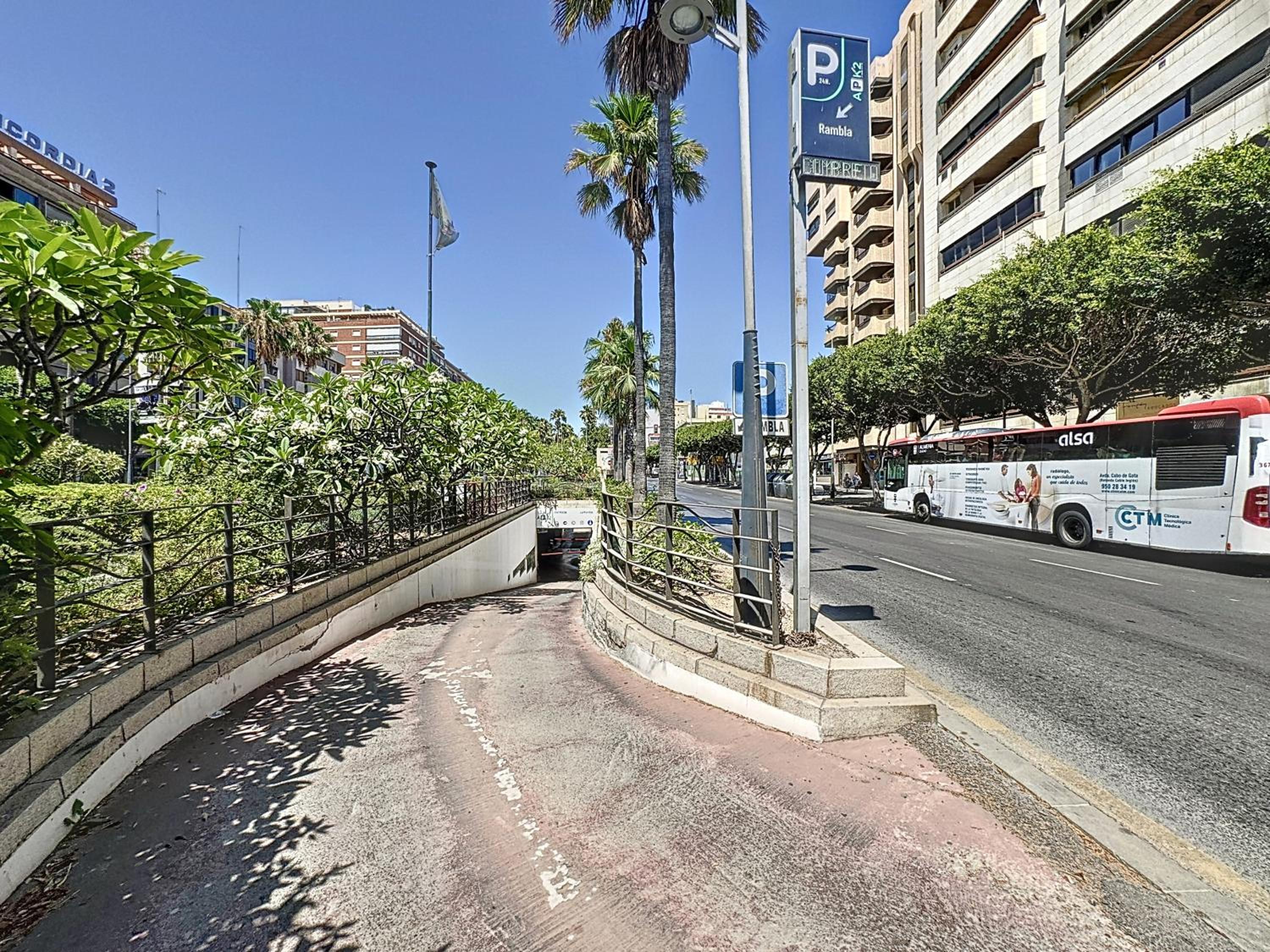 Apartamento 4 dormitorios Parking incluido.