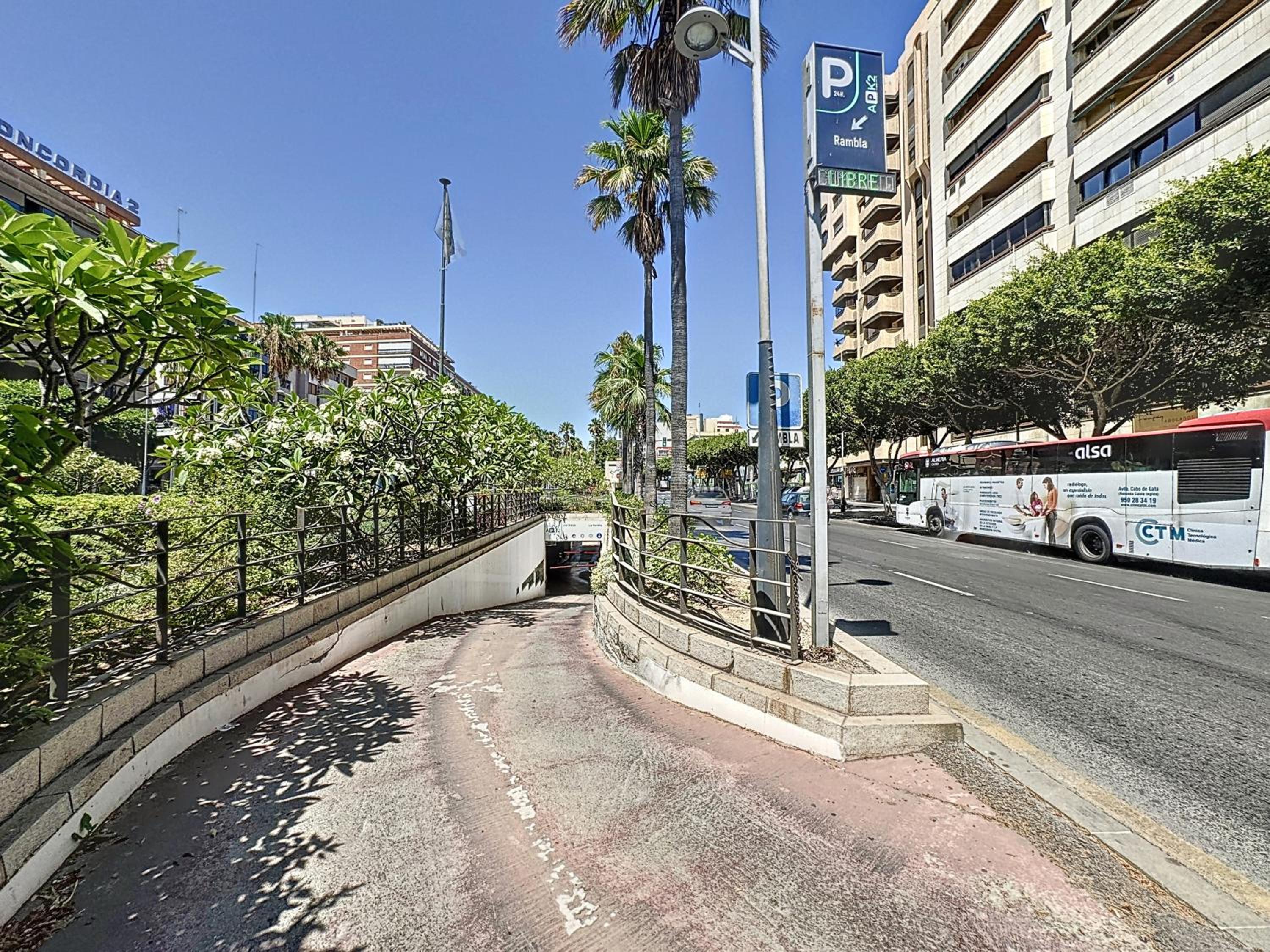 Apartamento 4 dormitorios Parking incluido.