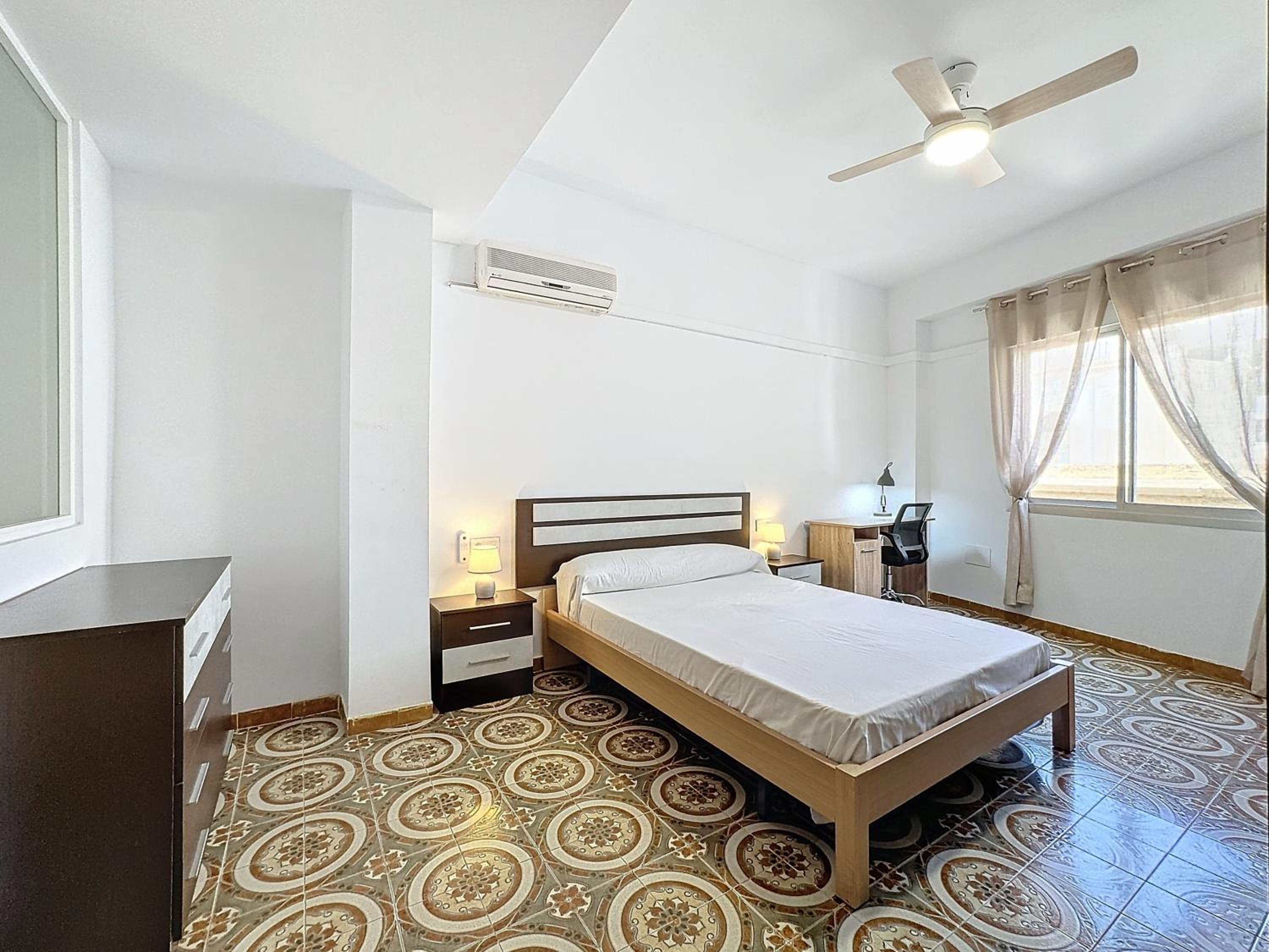 Apartamento 4 dormitorios Parking incluido.