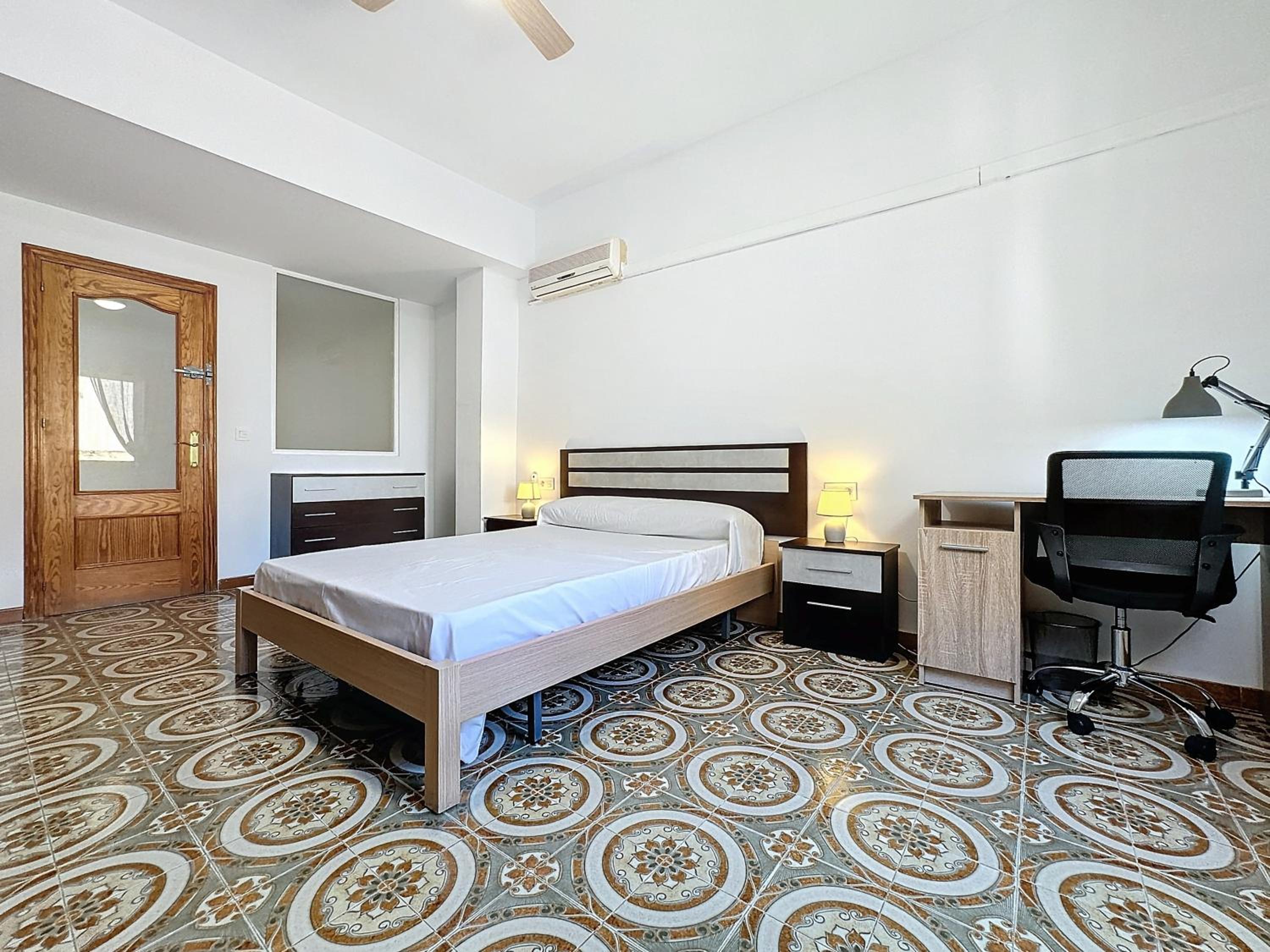 Apartamento 4 dormitorios Parking incluido.