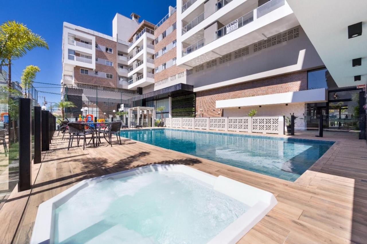 Terrazzo 503B - Apto 2 quartos em condomínio de luxo à 300 metros da Praia de Bombas