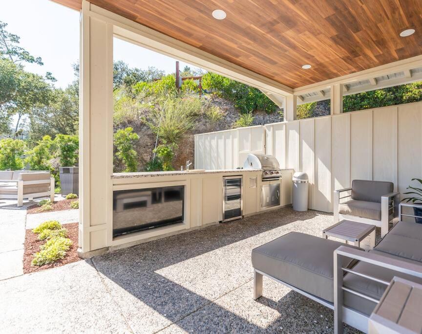 Carmel Hideaway - Modern Luxury view 5