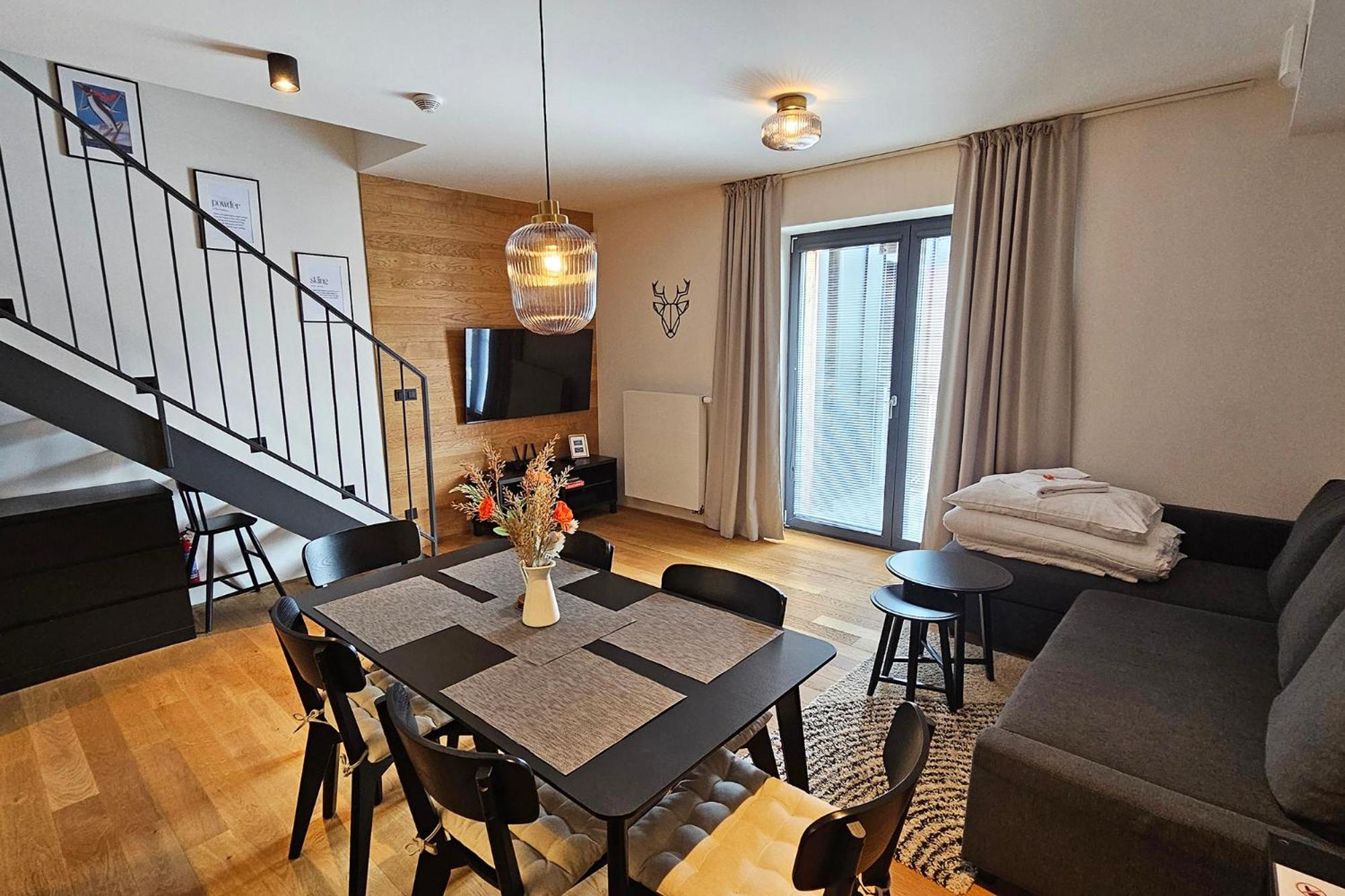ENJOYHARRACHOV - Atraktivní slunný klimatizovaný apartmán 14 v centru se saunou, parkováním, Wifi-WLAN, SAT, herní konzolí, PC s win 10, Netflix zdarma a m