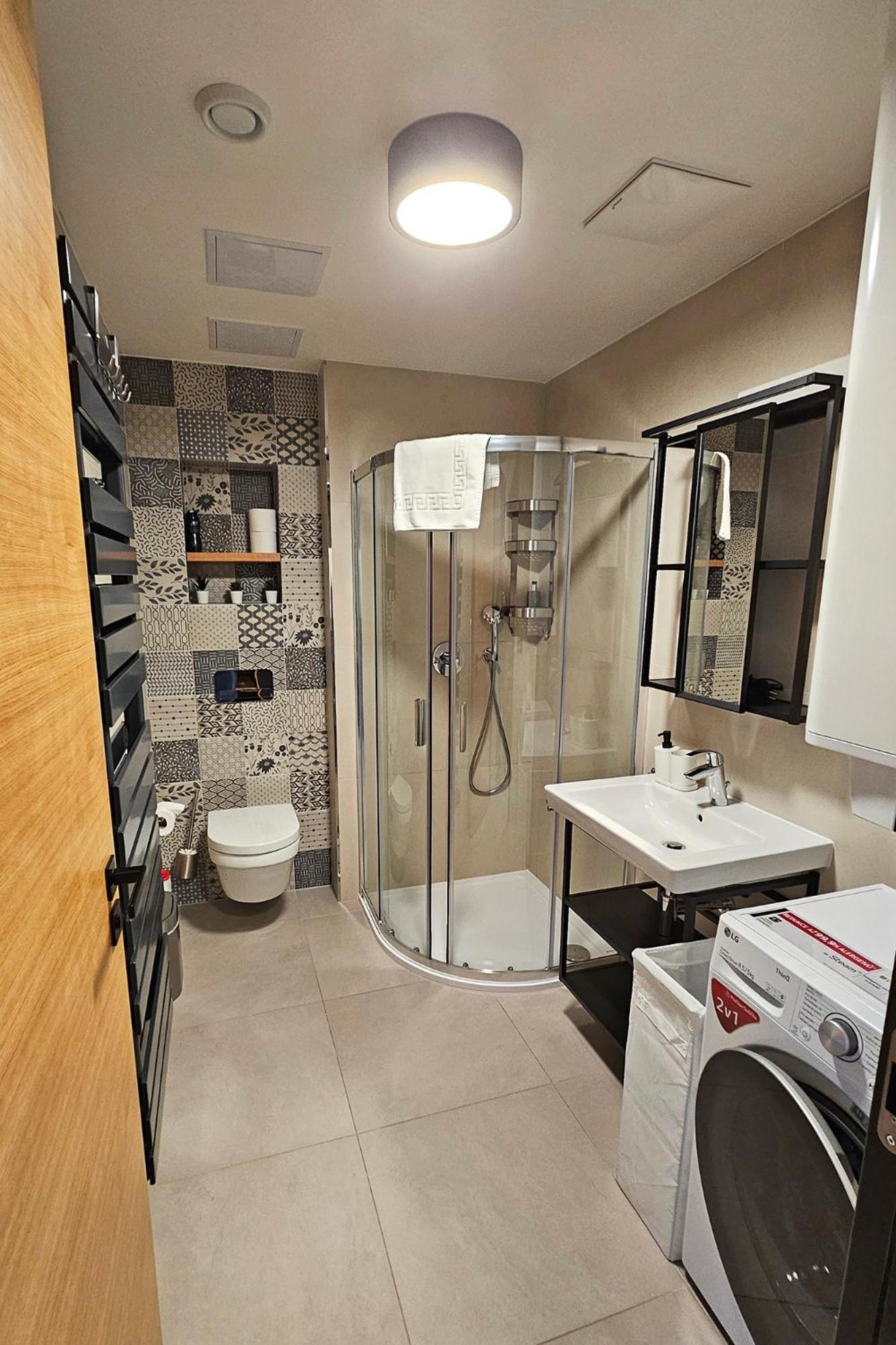 ENJOYHARRACHOV - Atraktivní slunný klimatizovaný apartmán 14 v centru se saunou, parkováním, Wifi-WLAN, SAT, herní konzolí, PC s win 10, Netflix zdarma a m