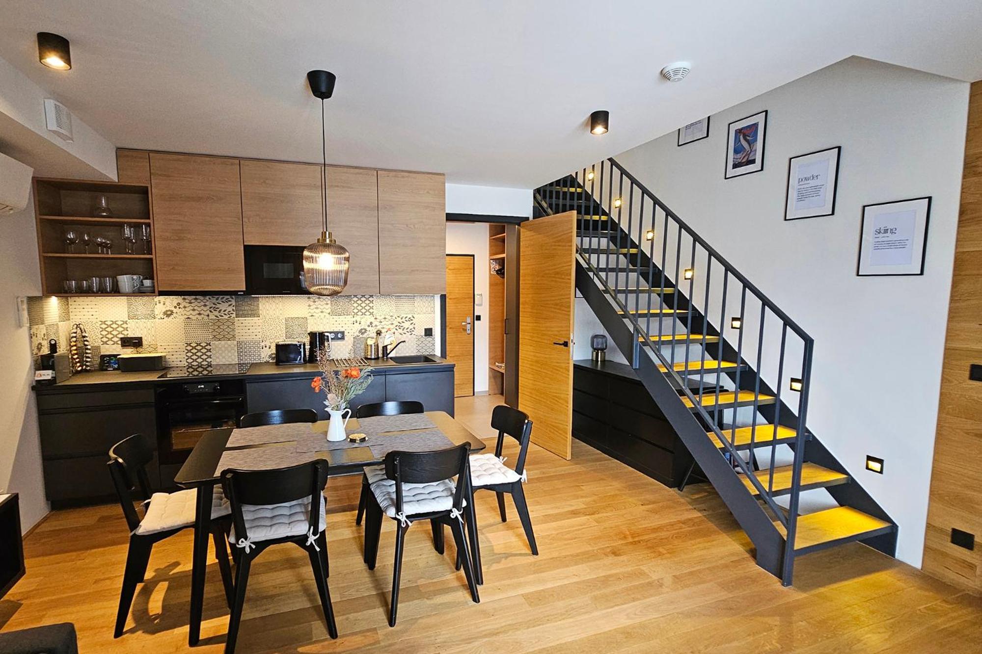 ENJOYHARRACHOV - Atraktivní slunný klimatizovaný apartmán 14 v centru se saunou, parkováním, Wifi-WLAN, SAT, herní konzolí, PC s win 10, Netflix zdarma a m