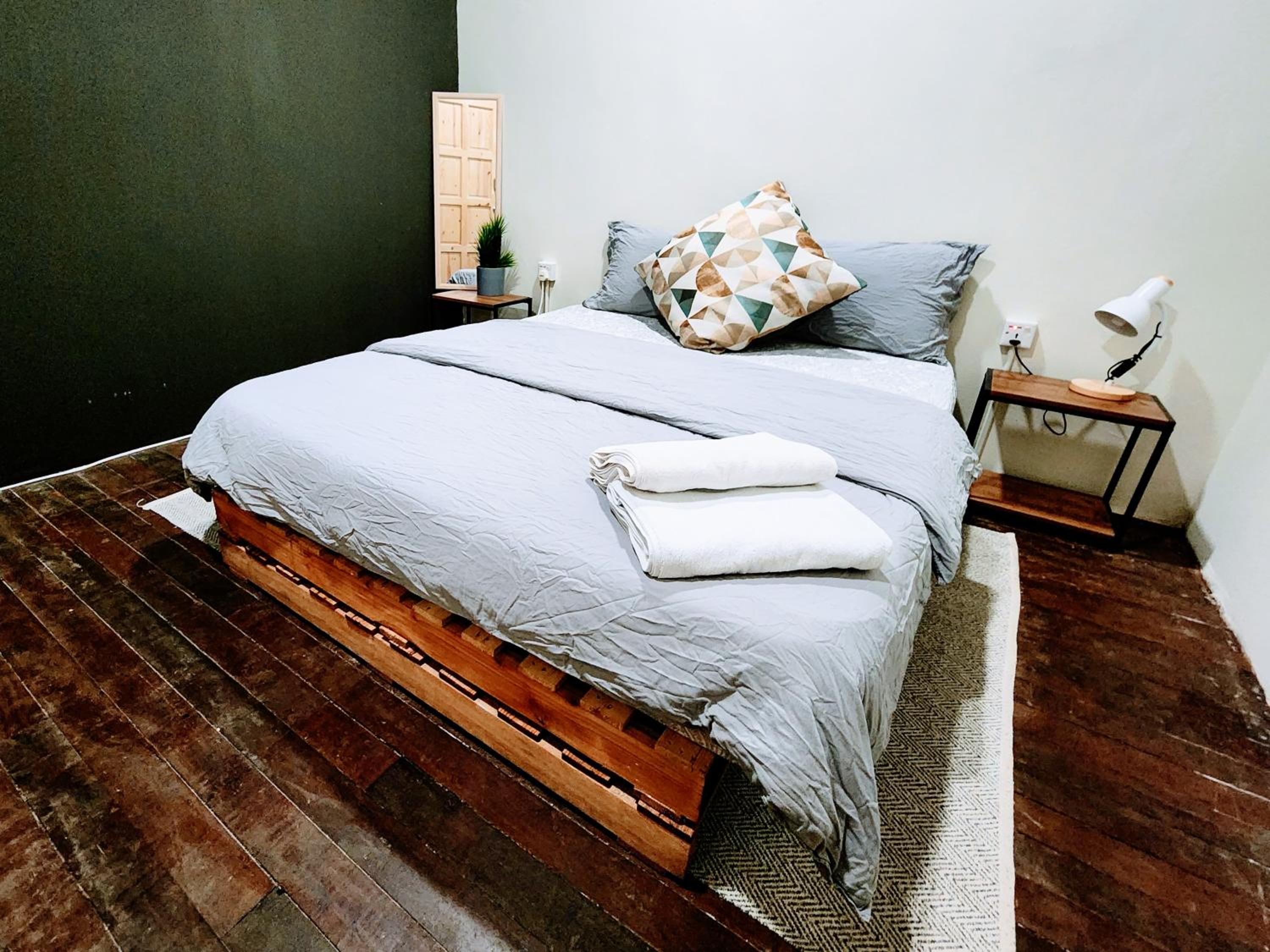 Upspot Kuching Waterfront Premium Hostel