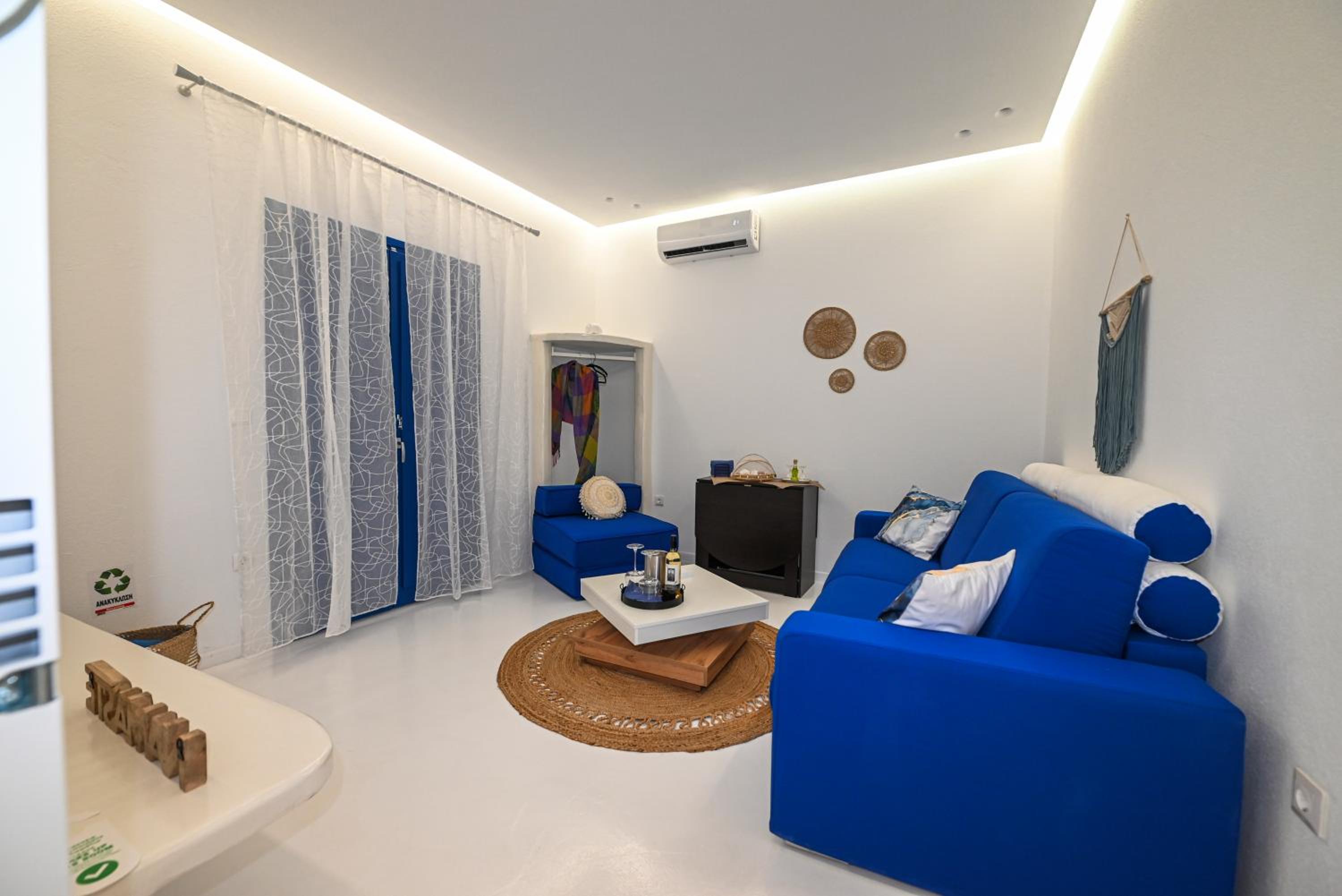 VETUS PORTUM SUITES TINOs view 5