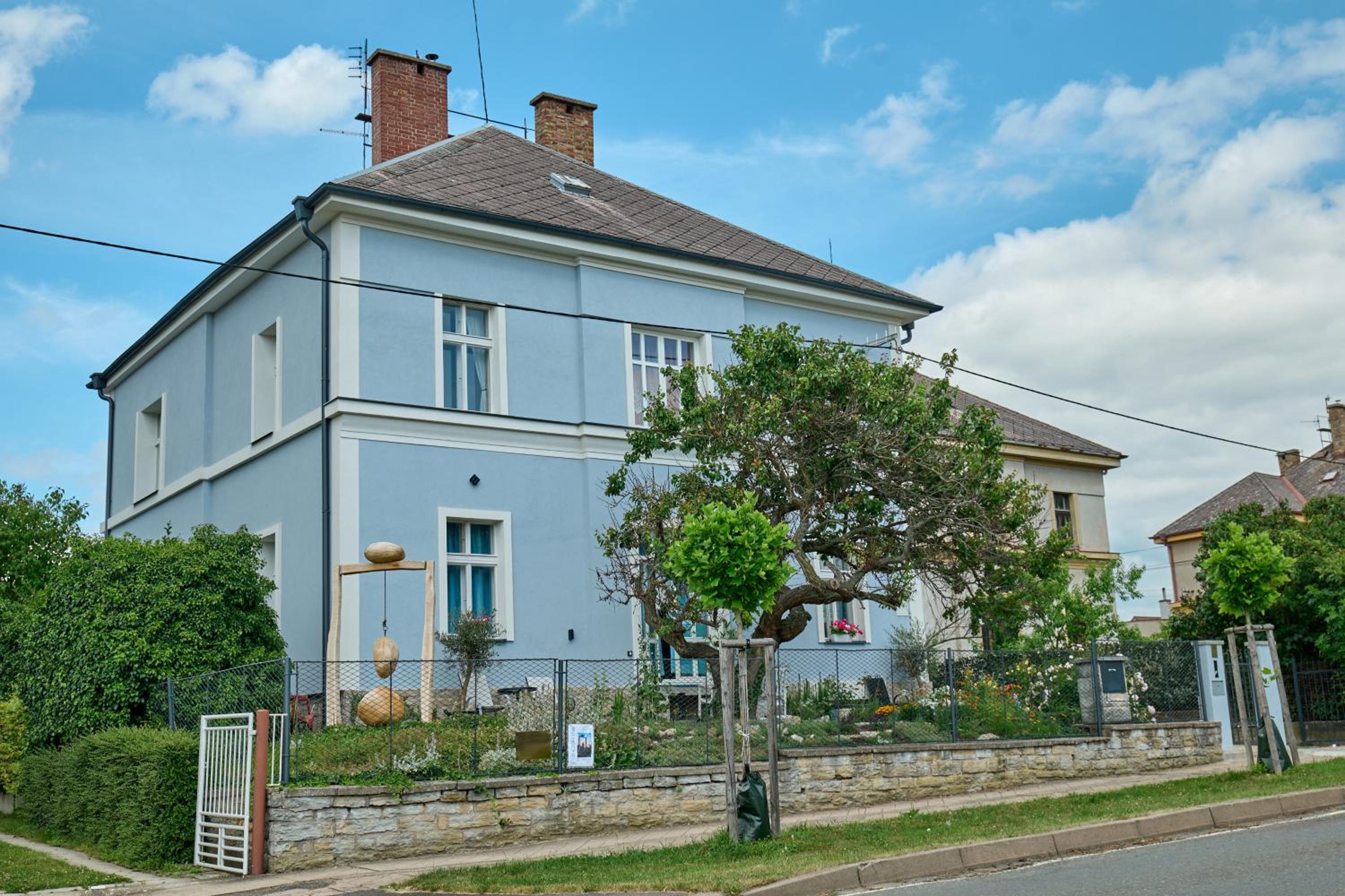 VILA OPOČNO