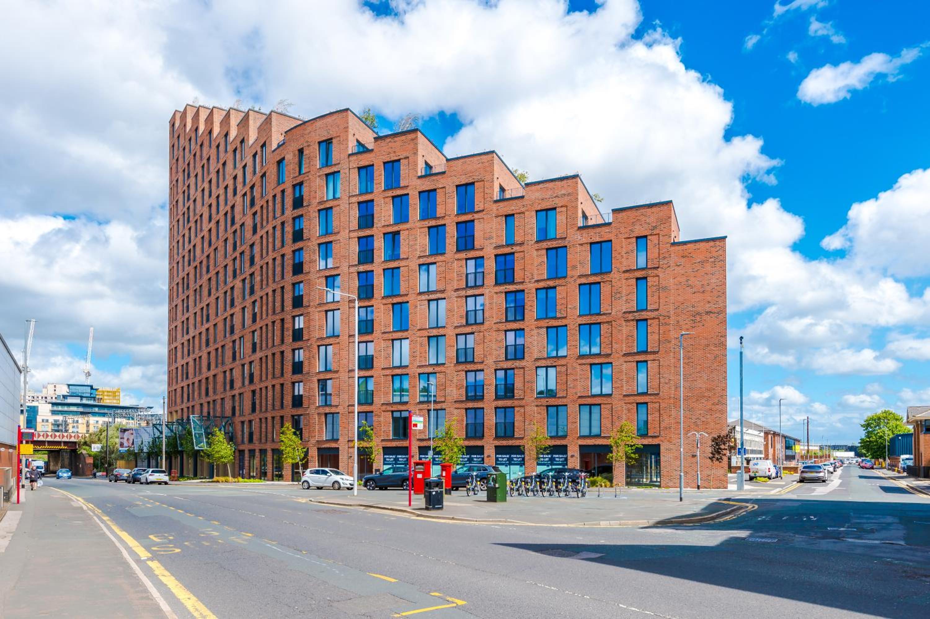 Stylish Leeds City Centre Flat - Free Parking view 3