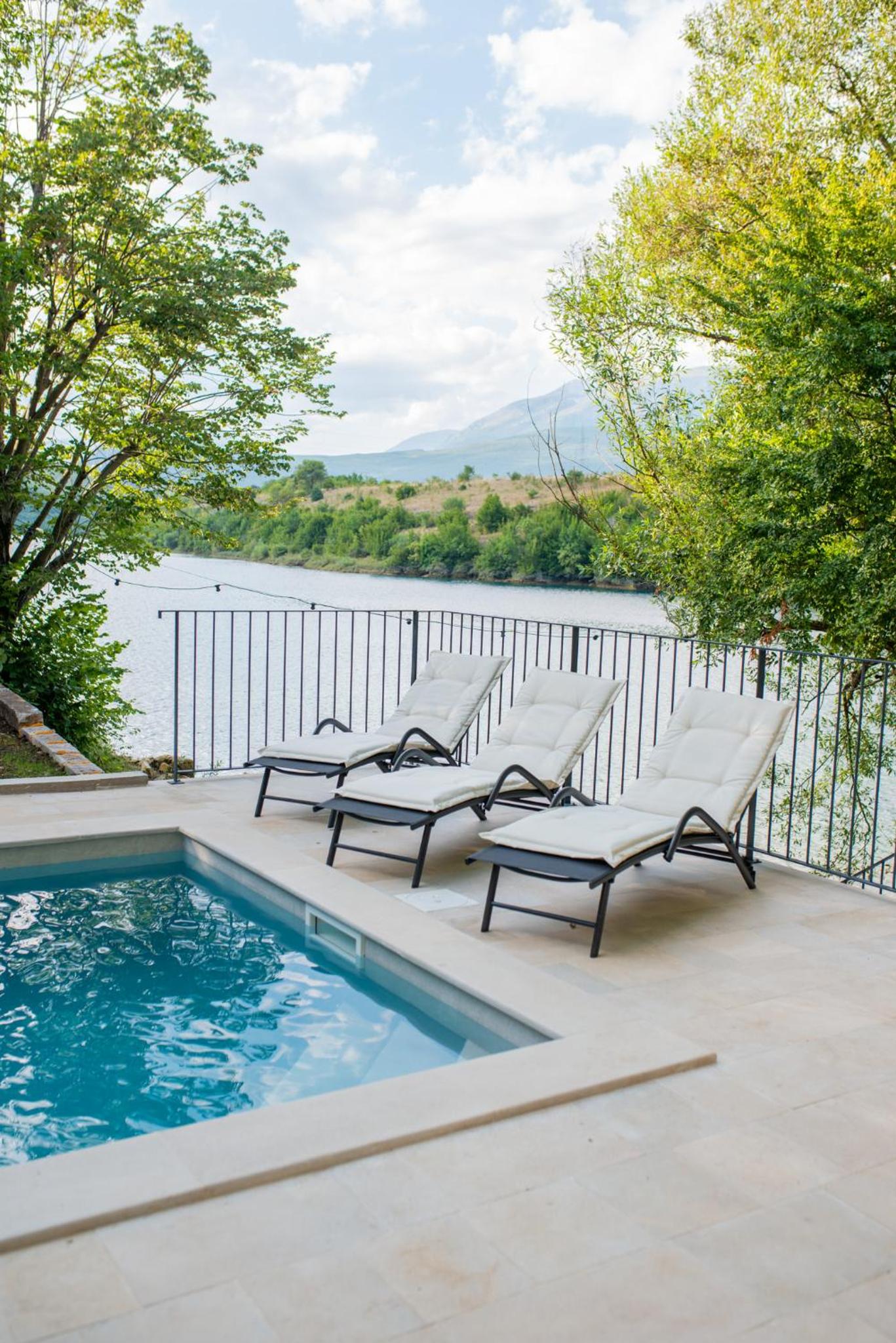 LAKE HOUSE ŠUMICA, Mostar