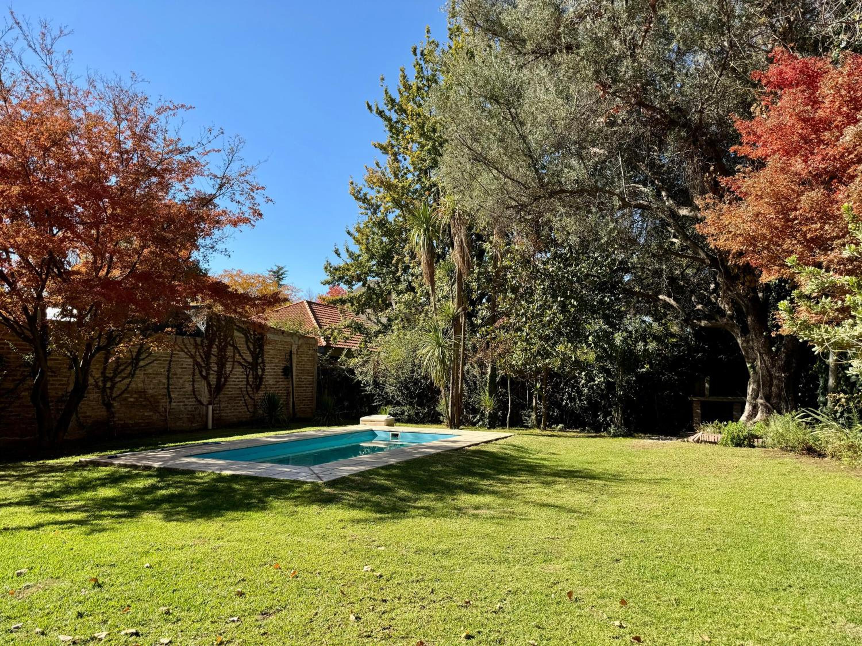 Olive Tree House with Pool Table and Swimming Pool