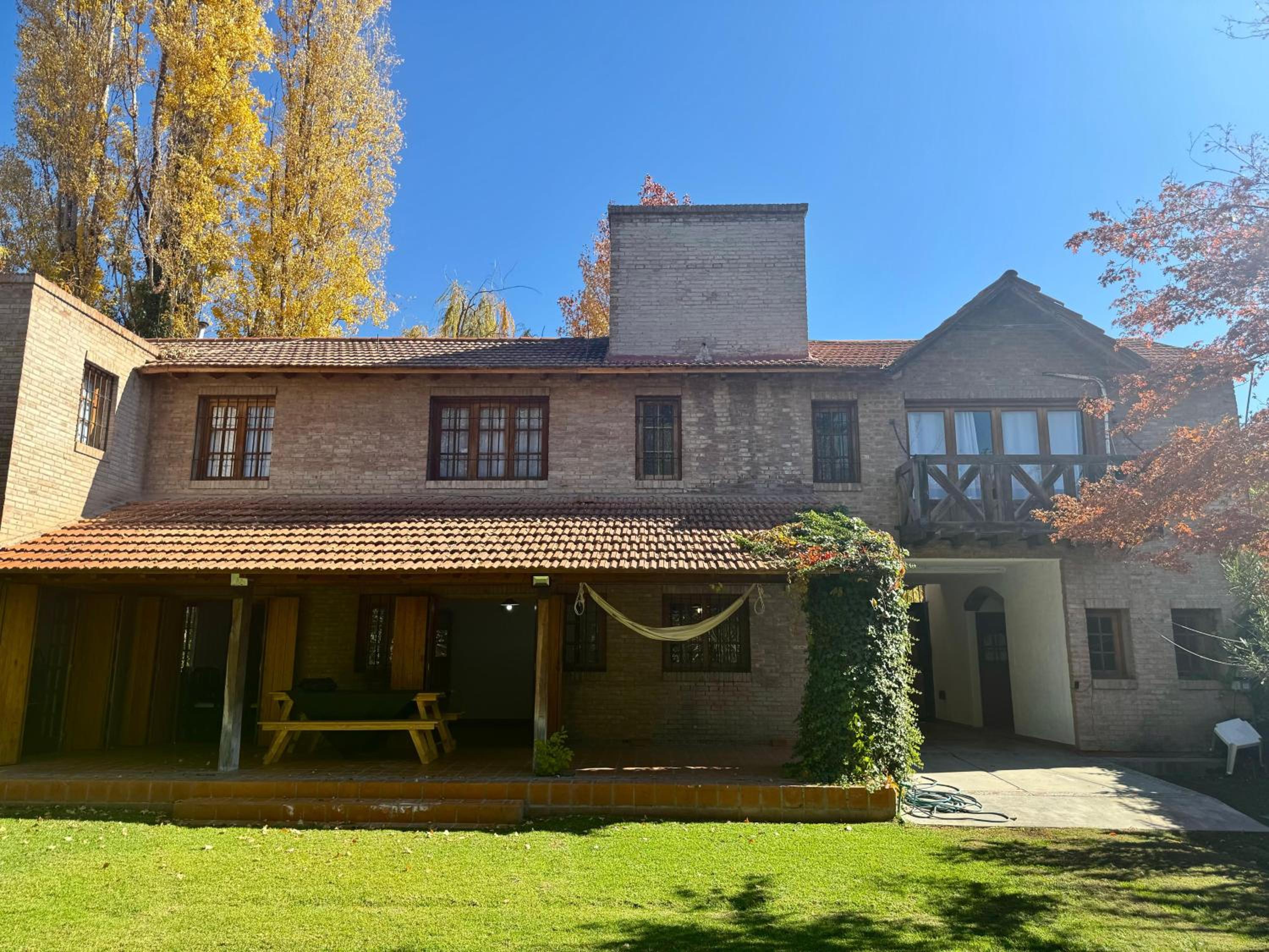 Olive Tree House with Pool Table and Swimming Pool