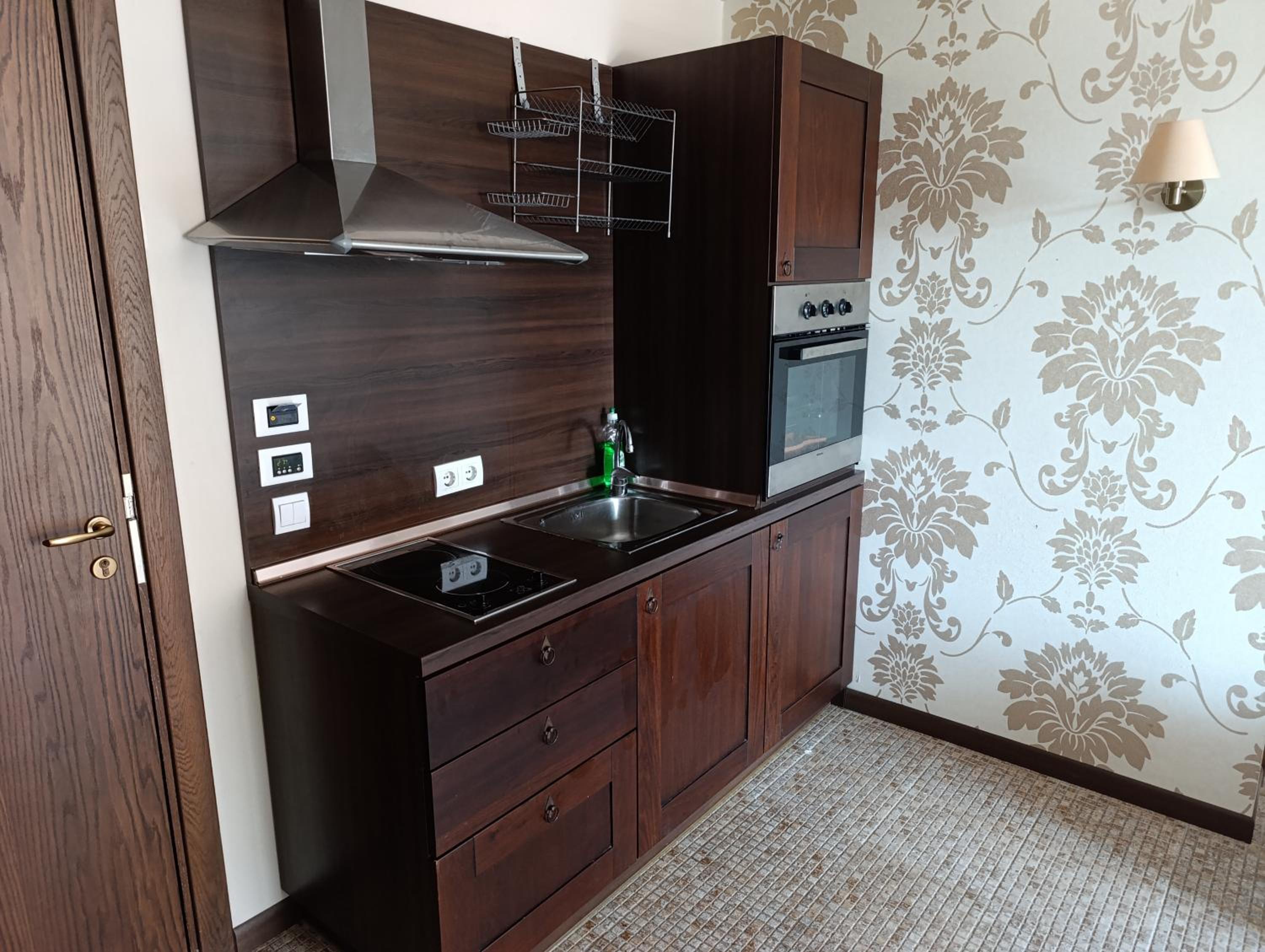 Reina Apart Barcelo Beach