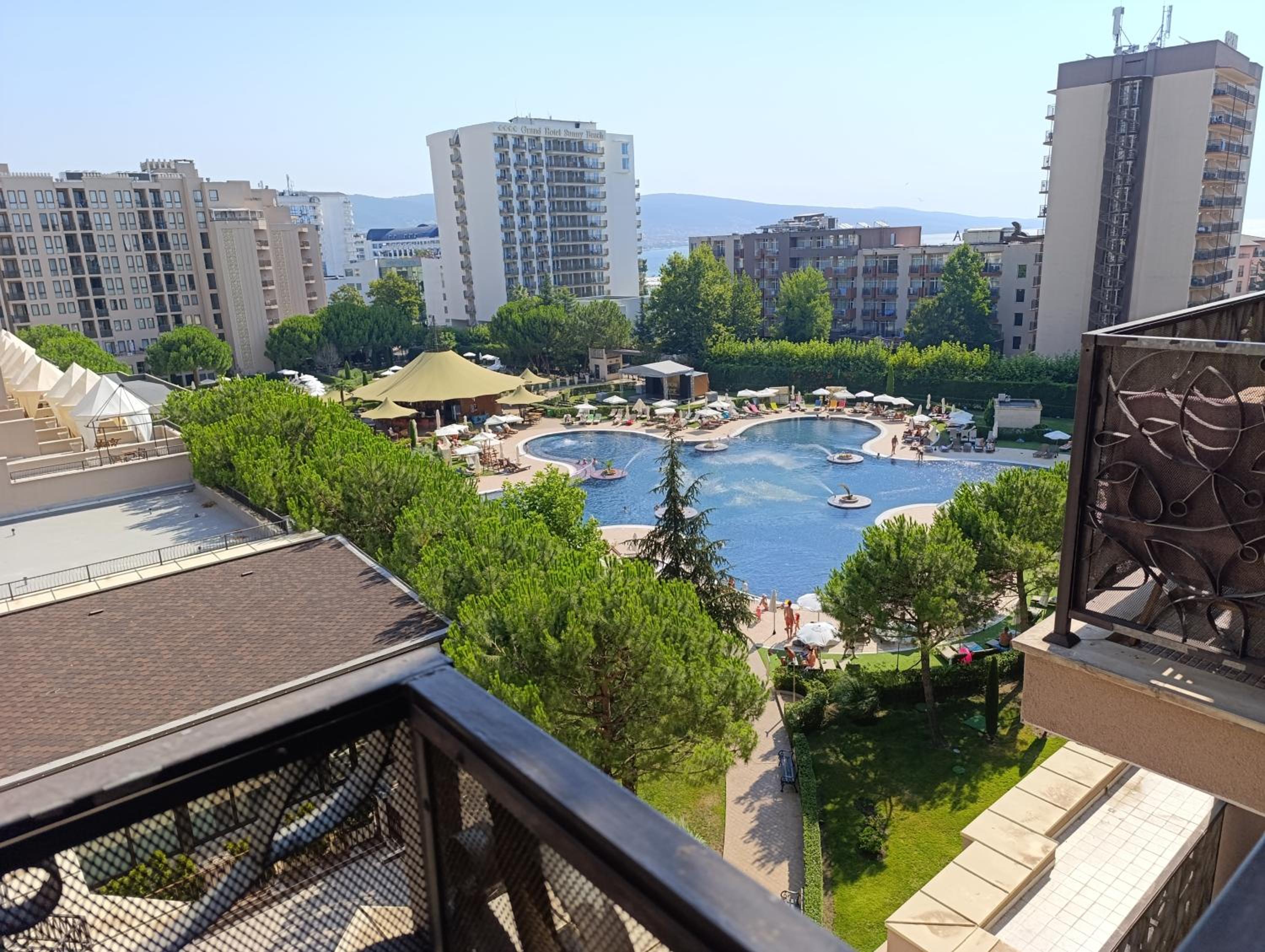 Reina Apart Barcelo Beach