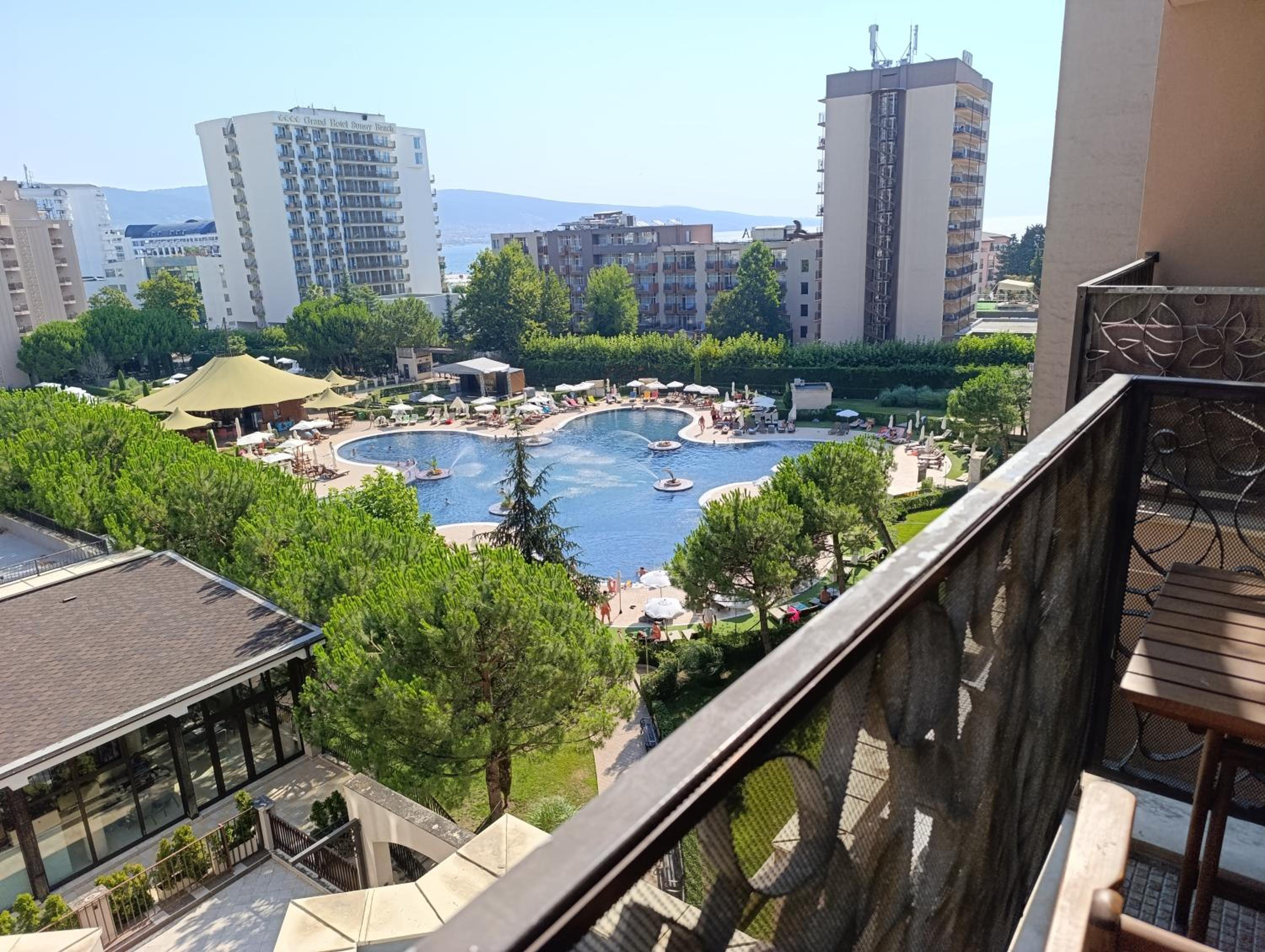 Reina Apart Barcelo Beach