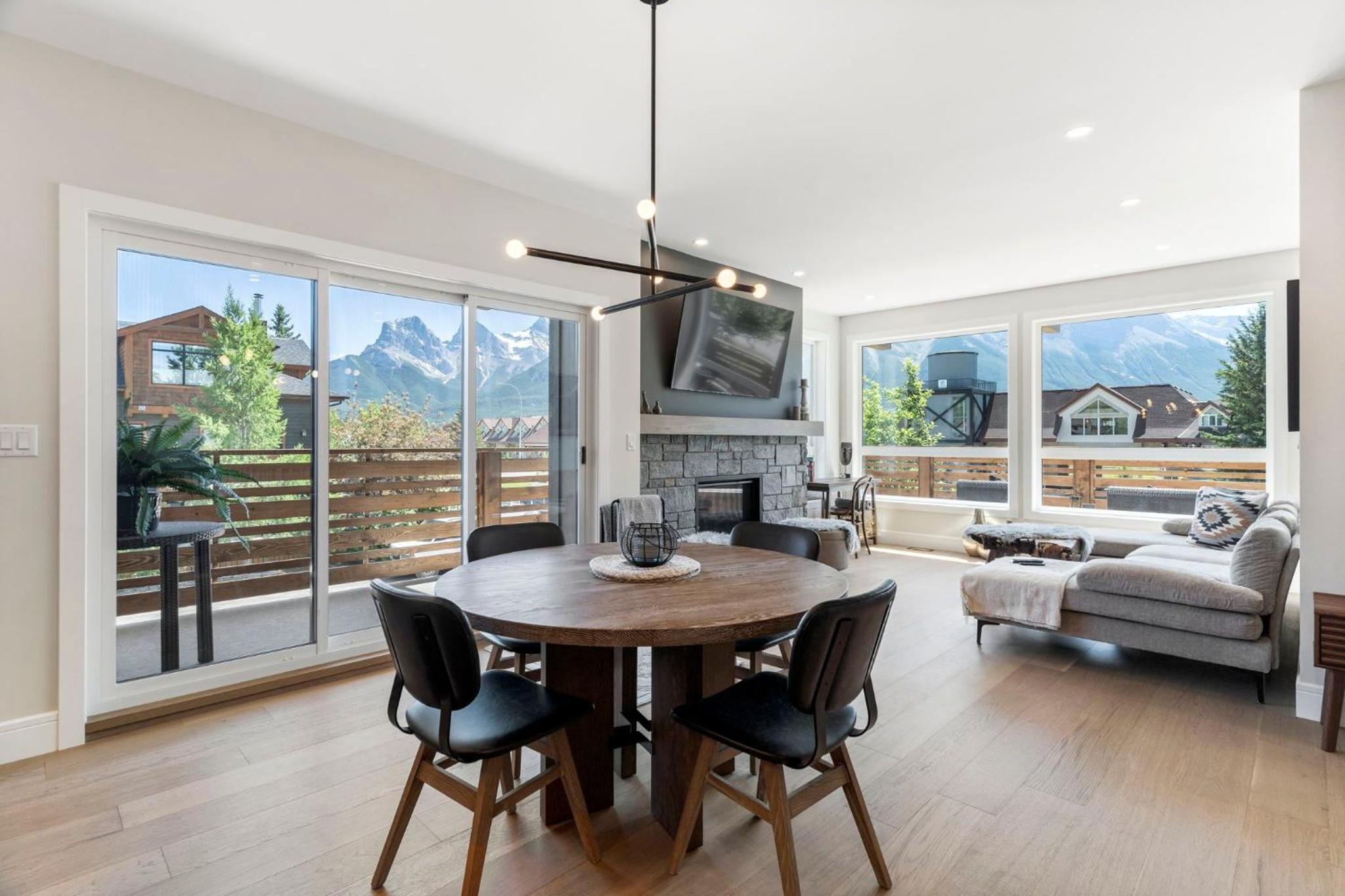 Luxe Retreat by Canadian Rockies Vacation Rentals