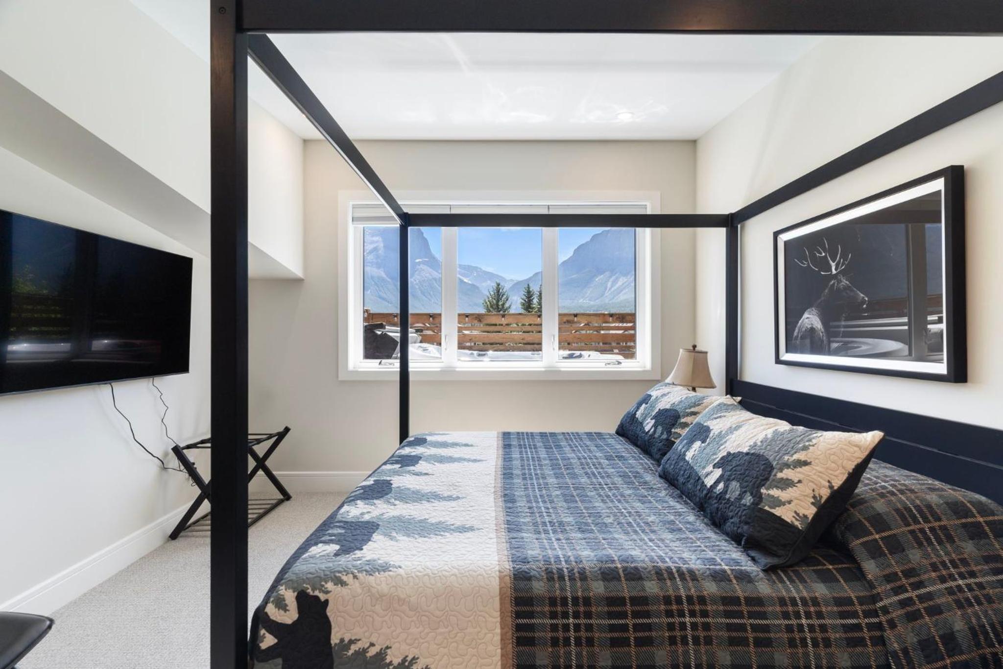 Luxe Retreat by Canadian Rockies Vacation Rentals