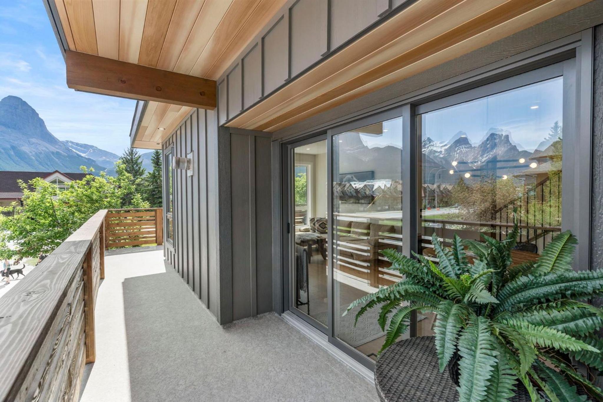 Luxe Retreat by Canadian Rockies Vacation Rentals