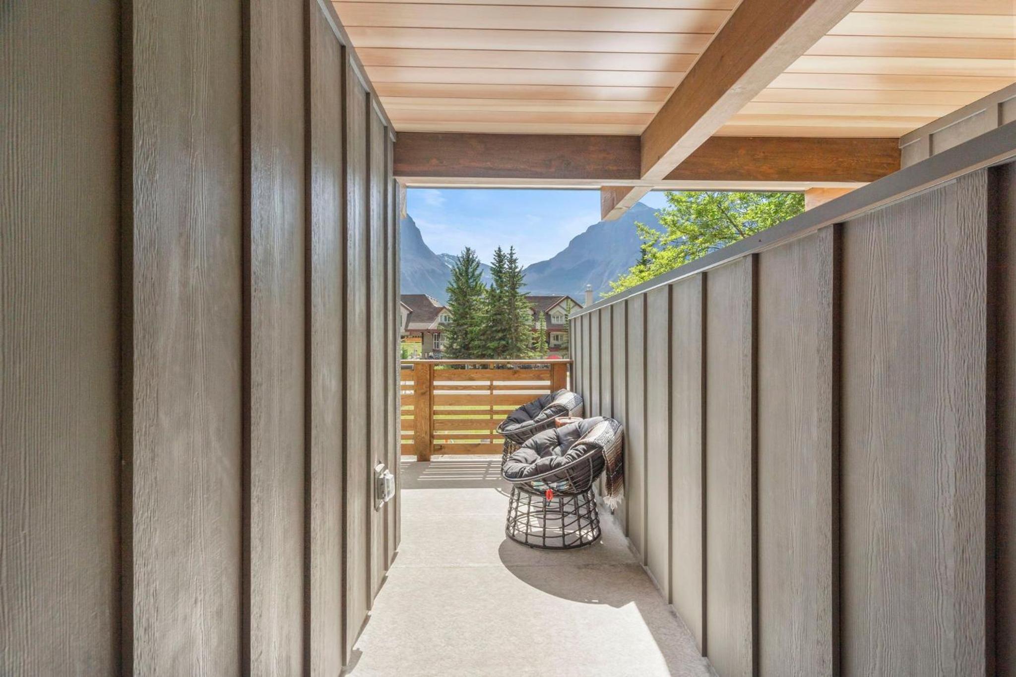 Luxe Retreat by Canadian Rockies Vacation Rentals
