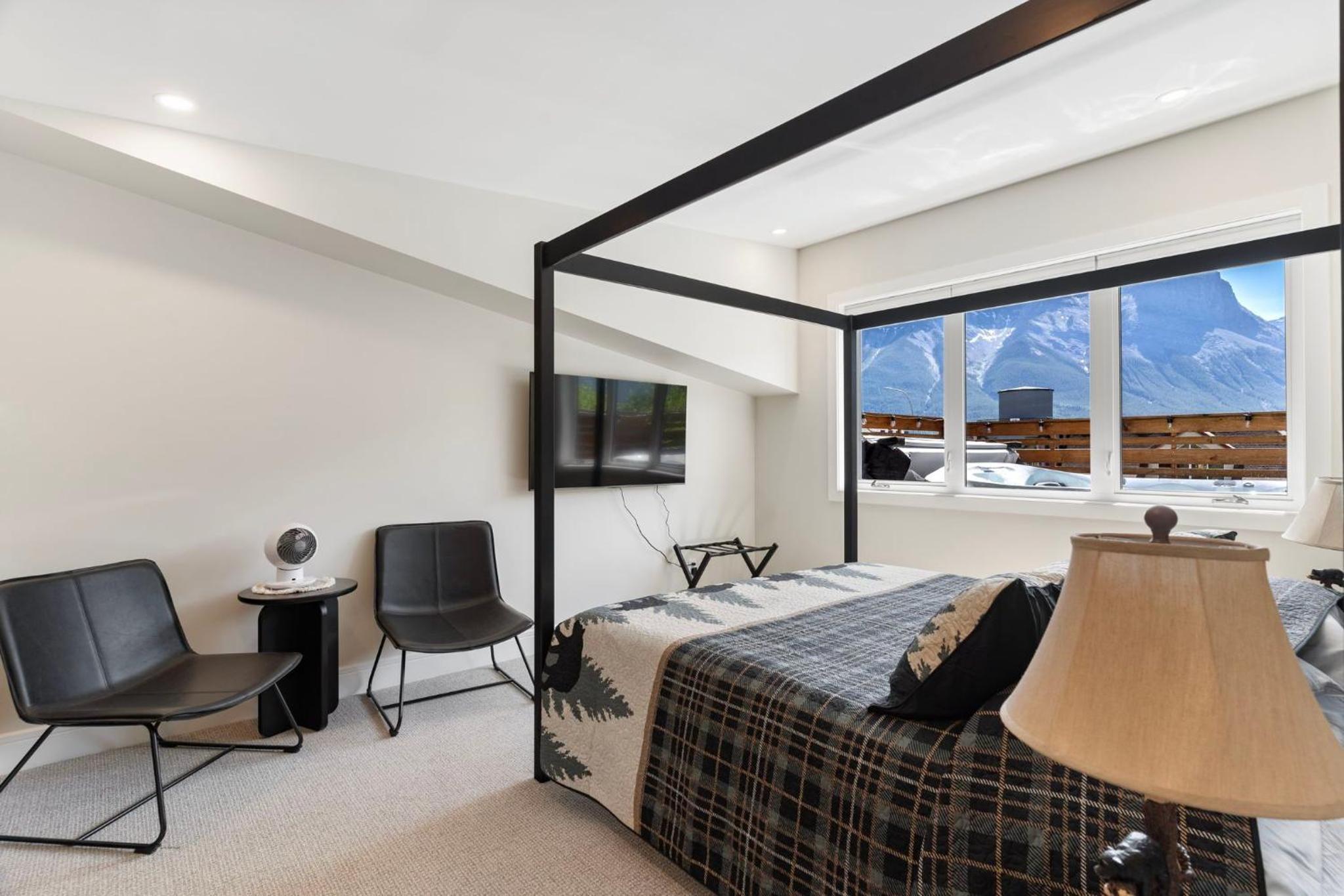 Luxe Retreat by Canadian Rockies Vacation Rentals