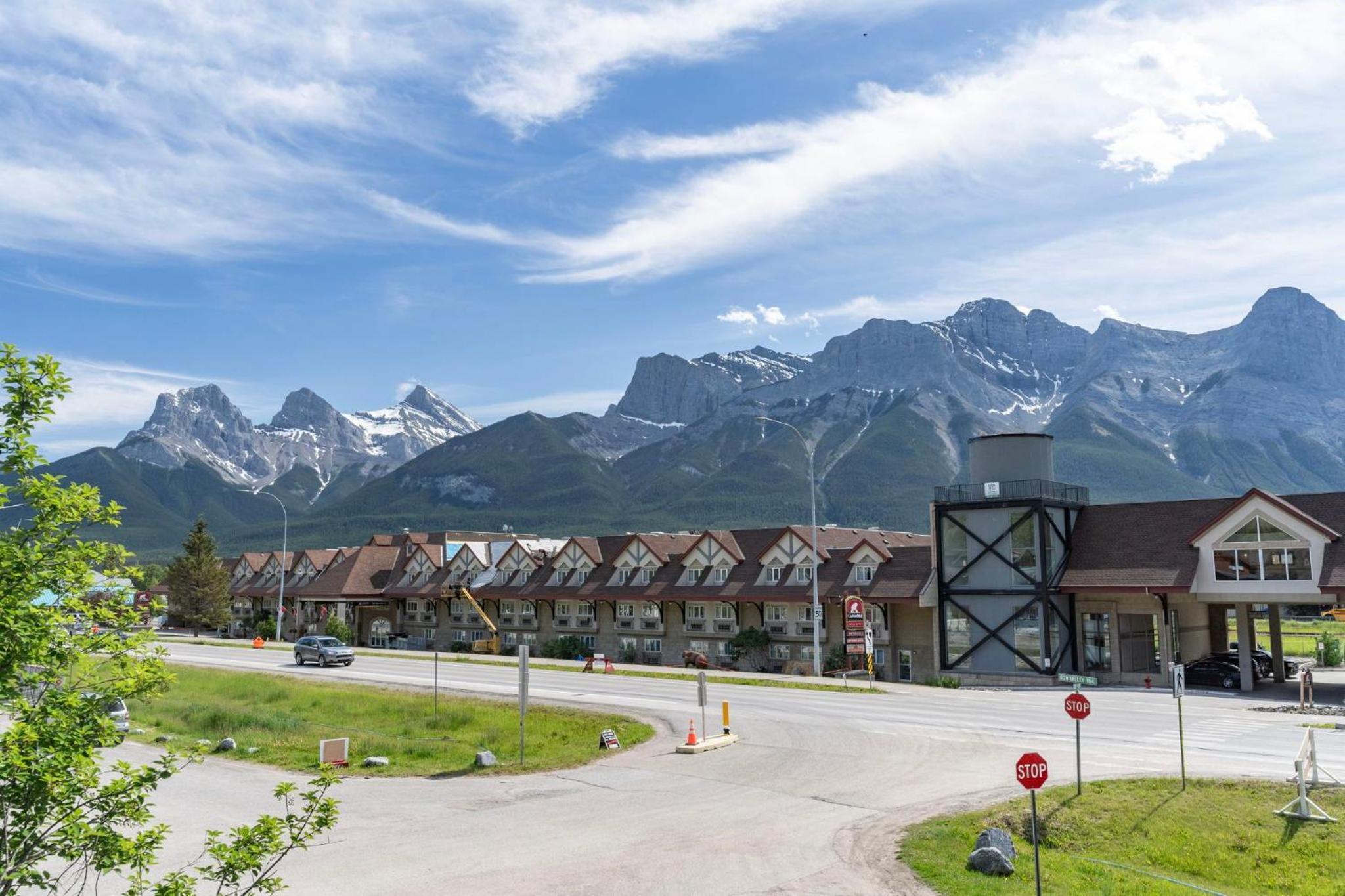 Luxe Retreat by Canadian Rockies Vacation Rentals