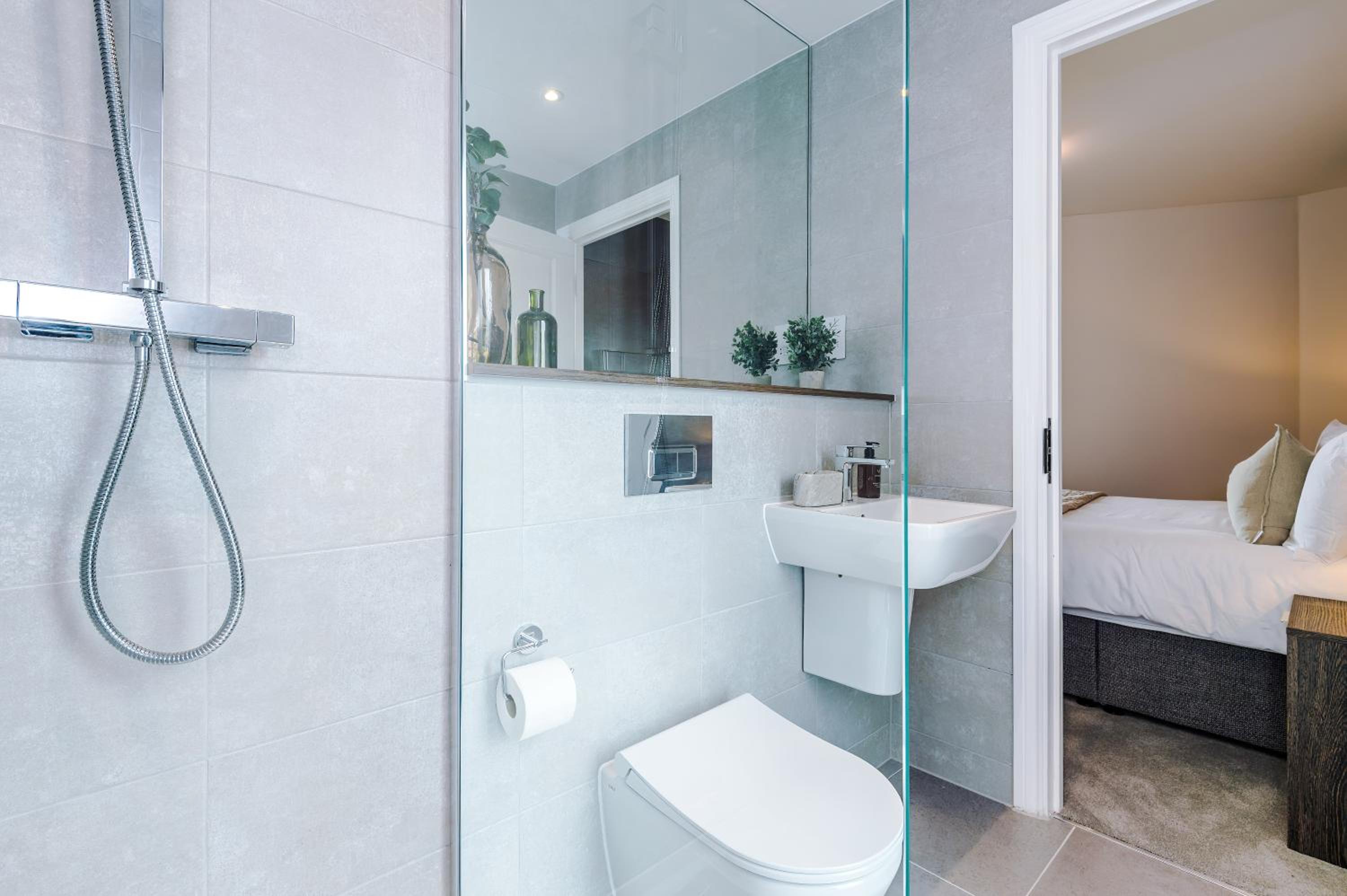 3 Bed Flat - Leeds City Centre - Free Parking view 4