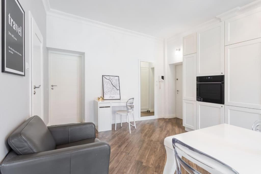 Urban Chic -One Bedroom Apartment - Warsaw Stays - Podwale