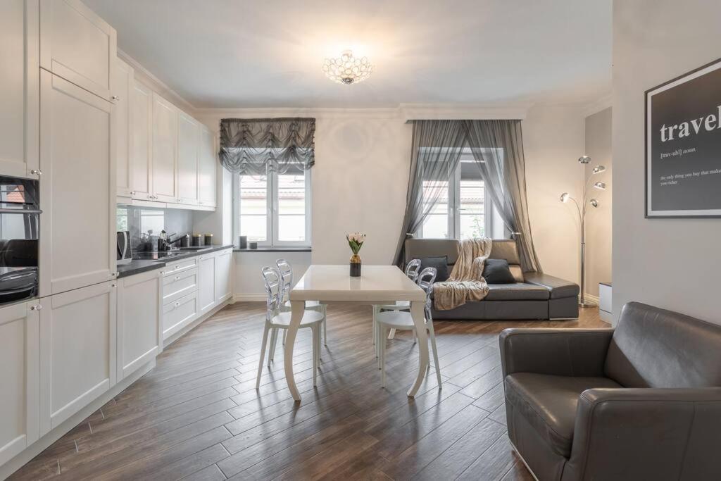 Urban Chic -One Bedroom Apartment - Warsaw Stays - Podwale