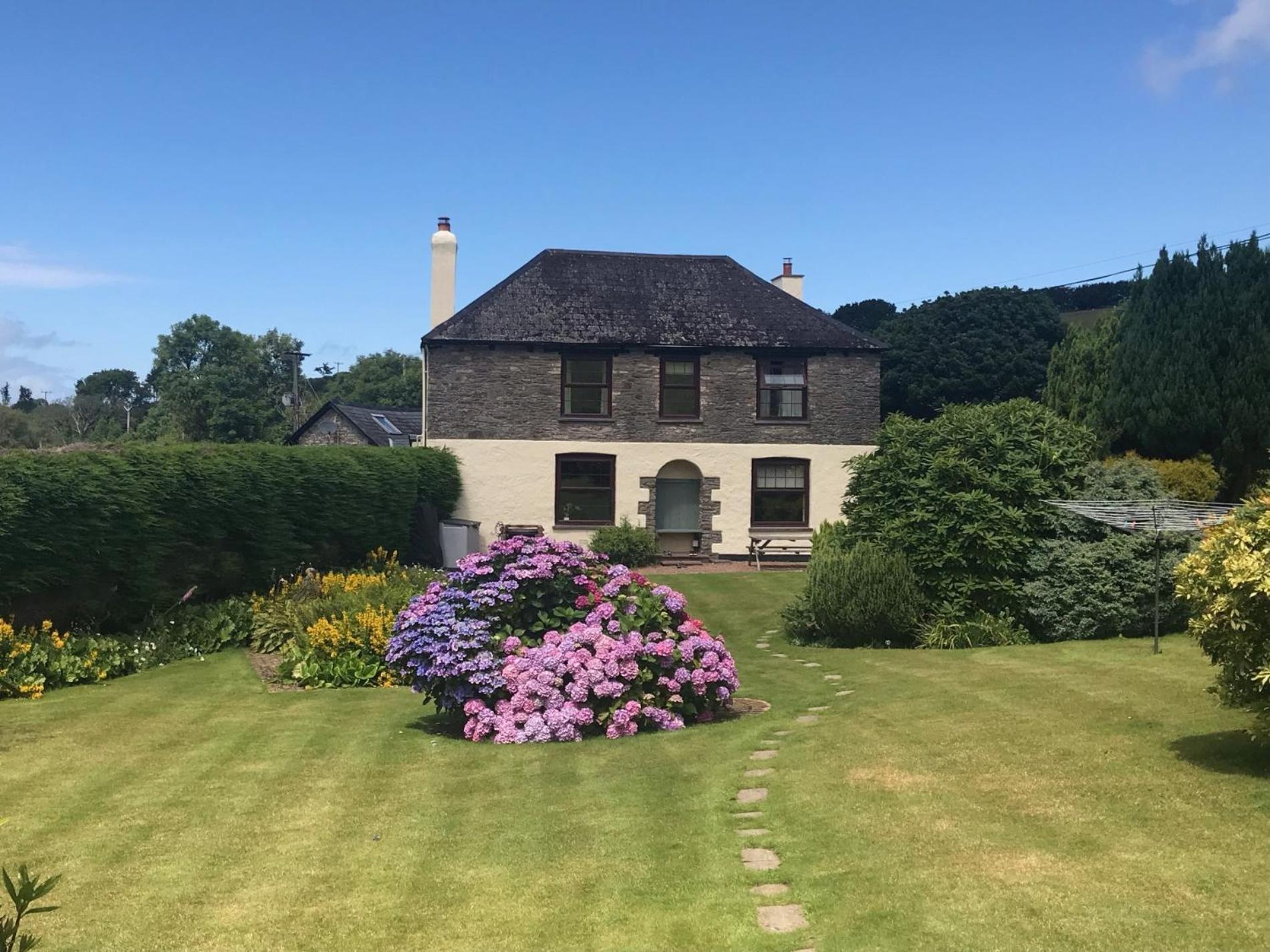 3 Bed in Barnstaple oc-bdown view 2