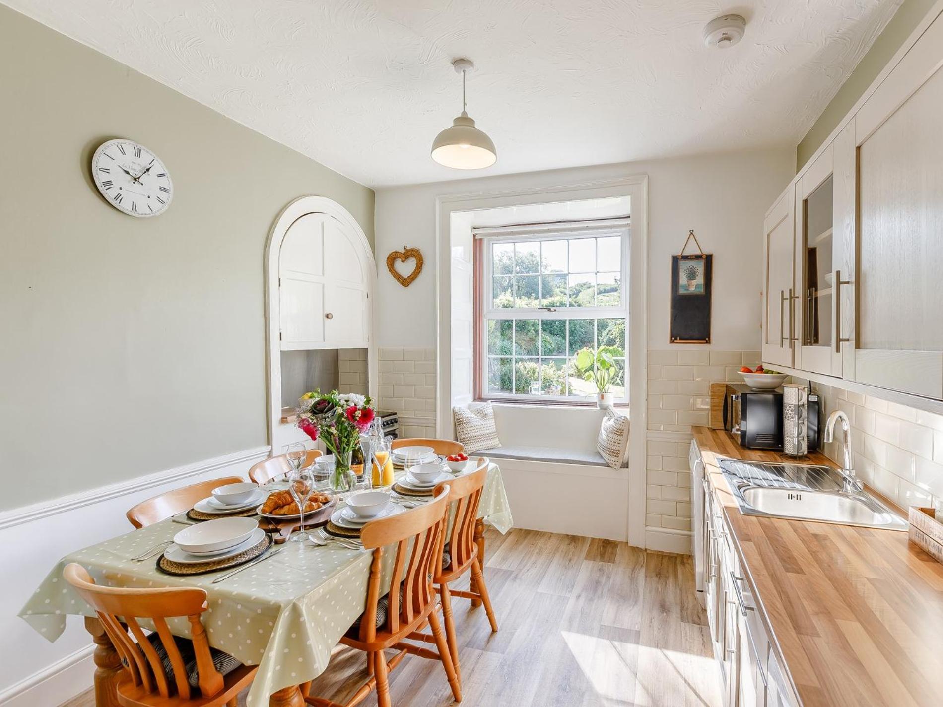 3 Bed in Barnstaple oc-bdown view 5