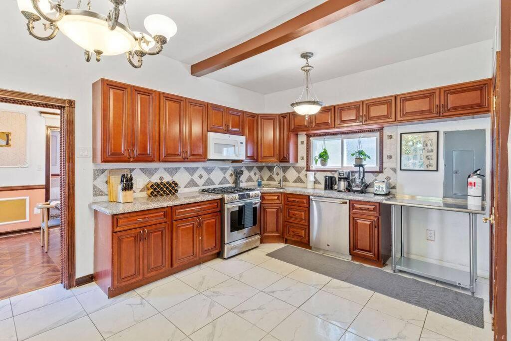 5BD 4BA Victorian House by Hard Rock Boardwalk view 5