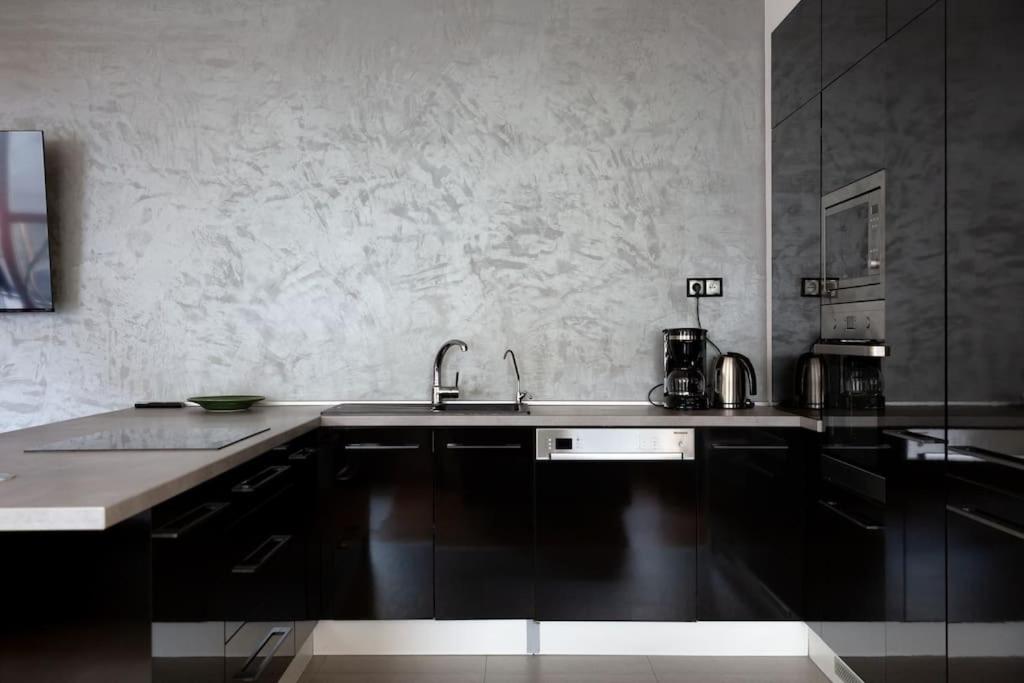 EverGreen - Design & Spacious Old Town Apartment with AC, 1,5 Bath, Family-Friendly view 5