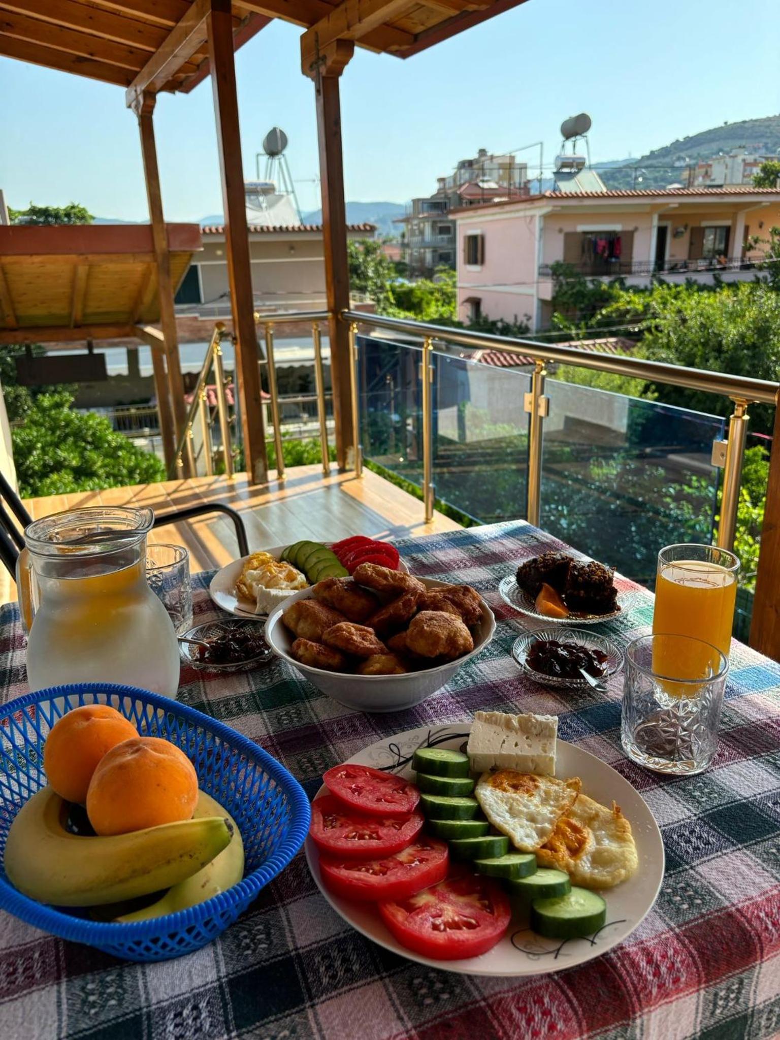 Villa Berat - View of Berat Castle & Traditional Breakfast