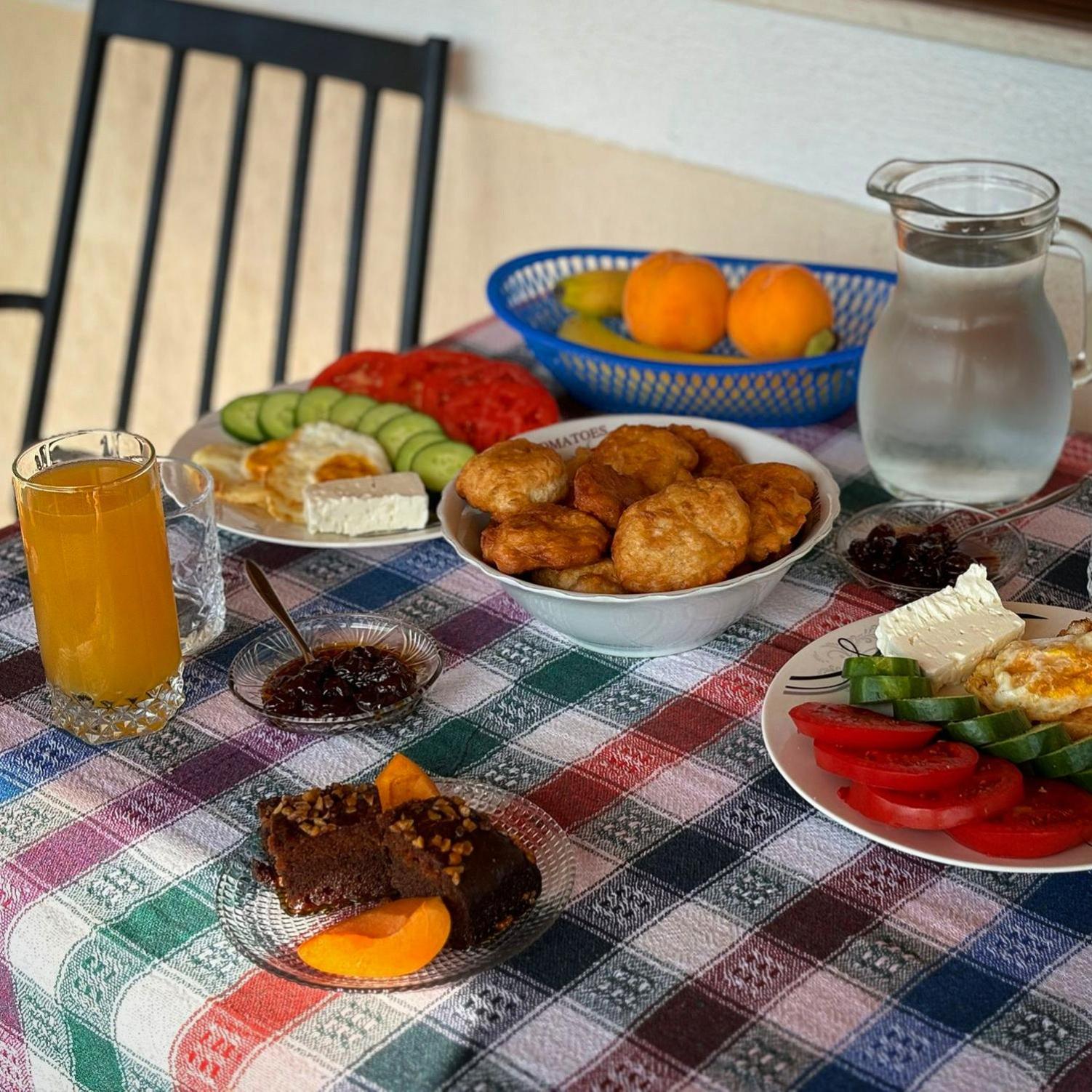 Villa Berat - View of Berat Castle & Traditional Breakfast