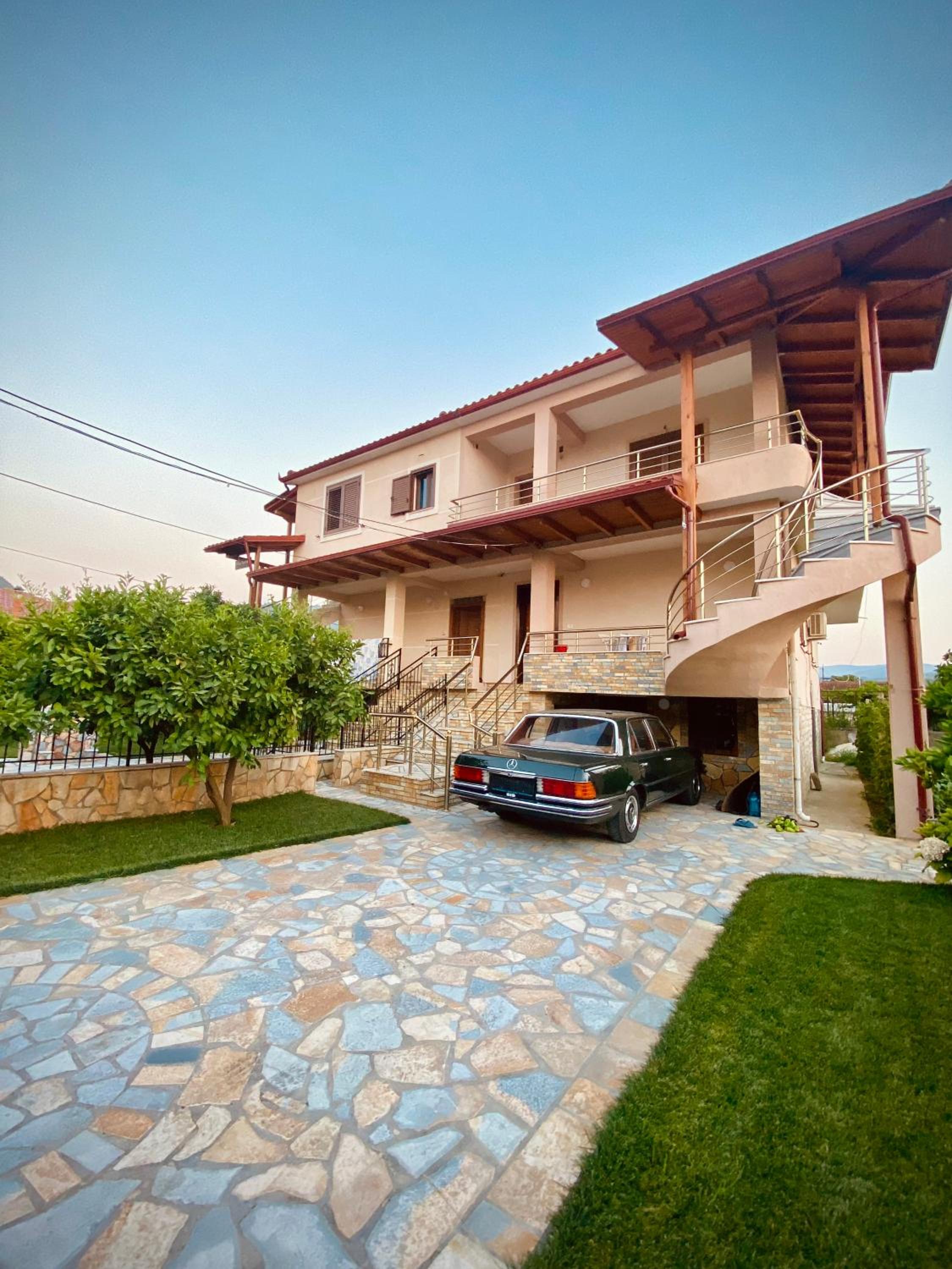 Villa Berat - View of Berat Castle & Traditional Breakfast